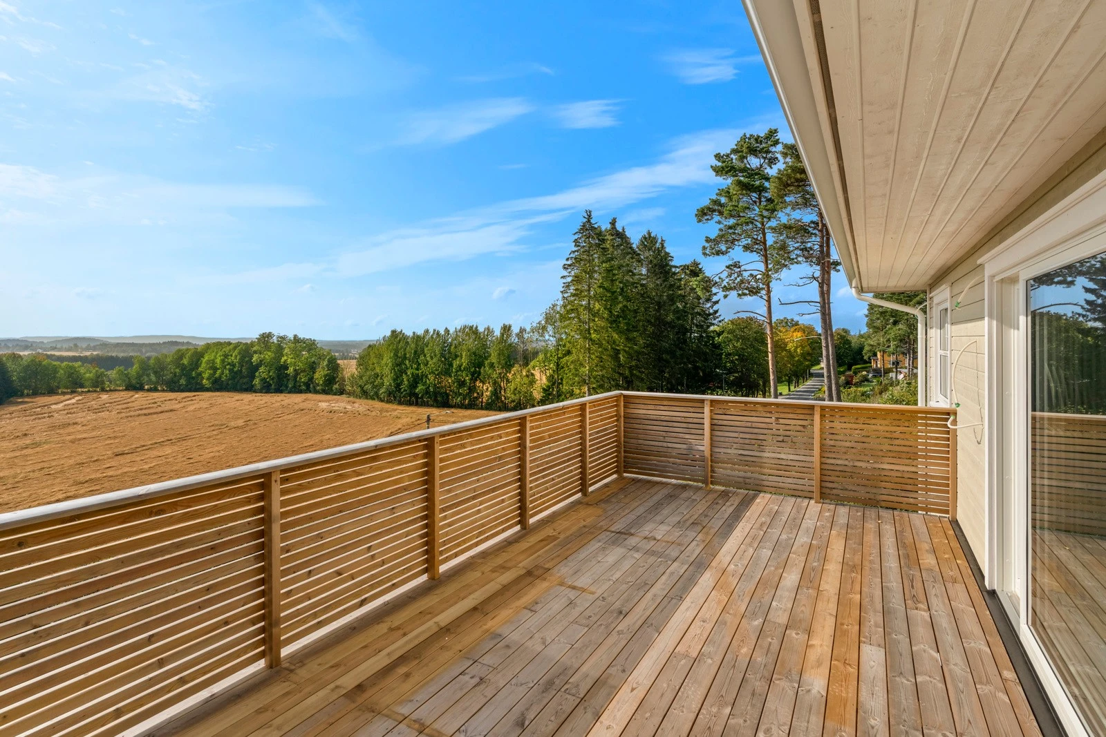 Balkongene vender mot syd og har svært gode solforhold. Galleribilde