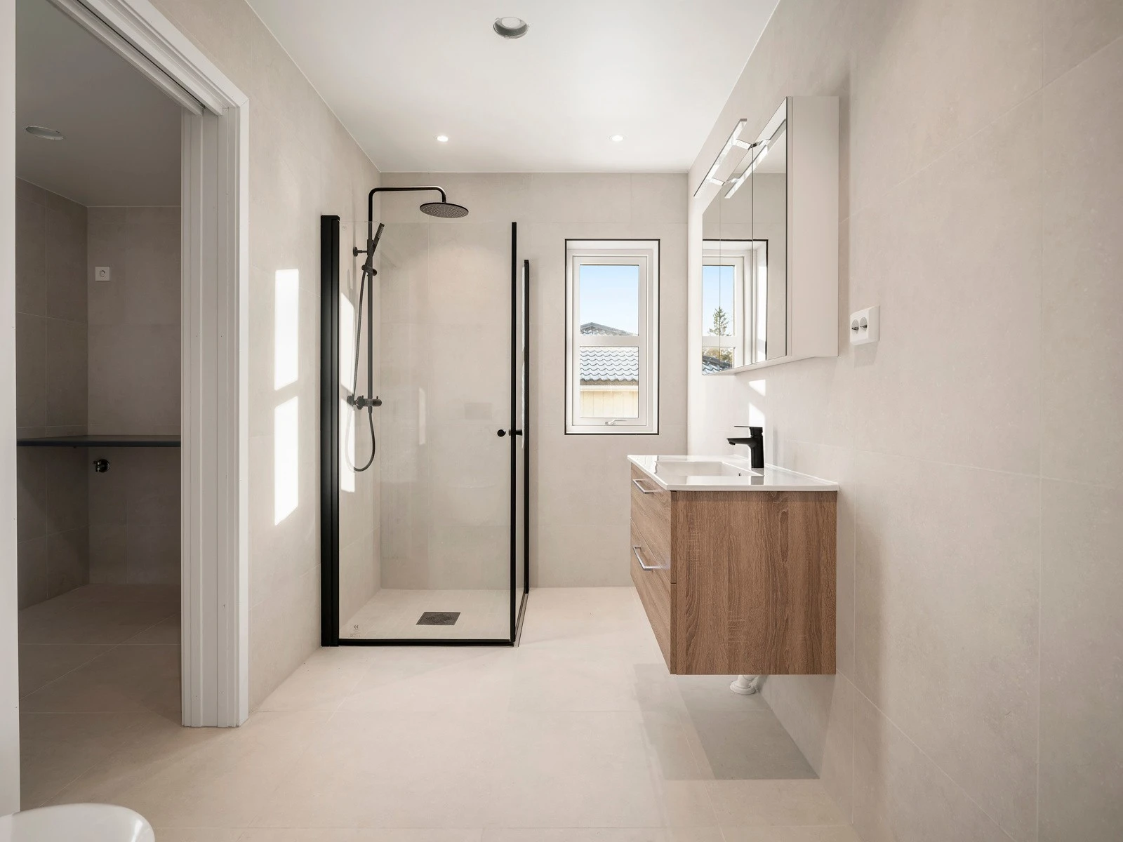 Lekkert og moderne bad 2 som ligger i underetasjen. Galleribilde