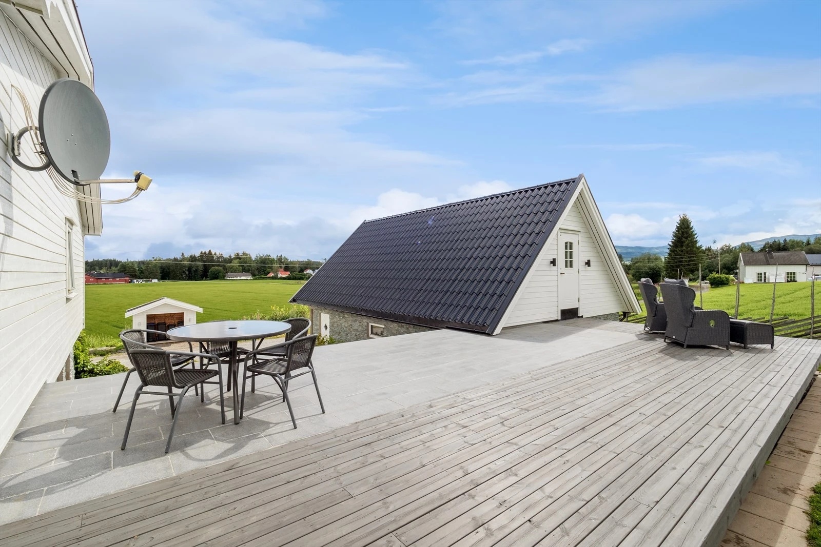 Over garasjen er det et stort rom med mange bruksmuligheter Galleribilde