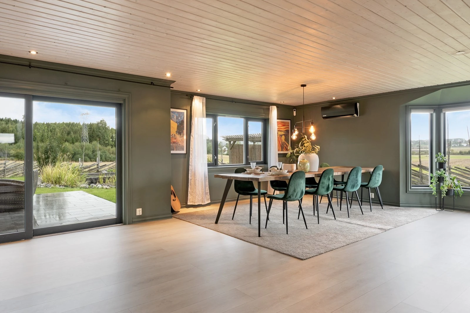 Her kan man be inn hele storfamilien og venner til middag. Galleribilde