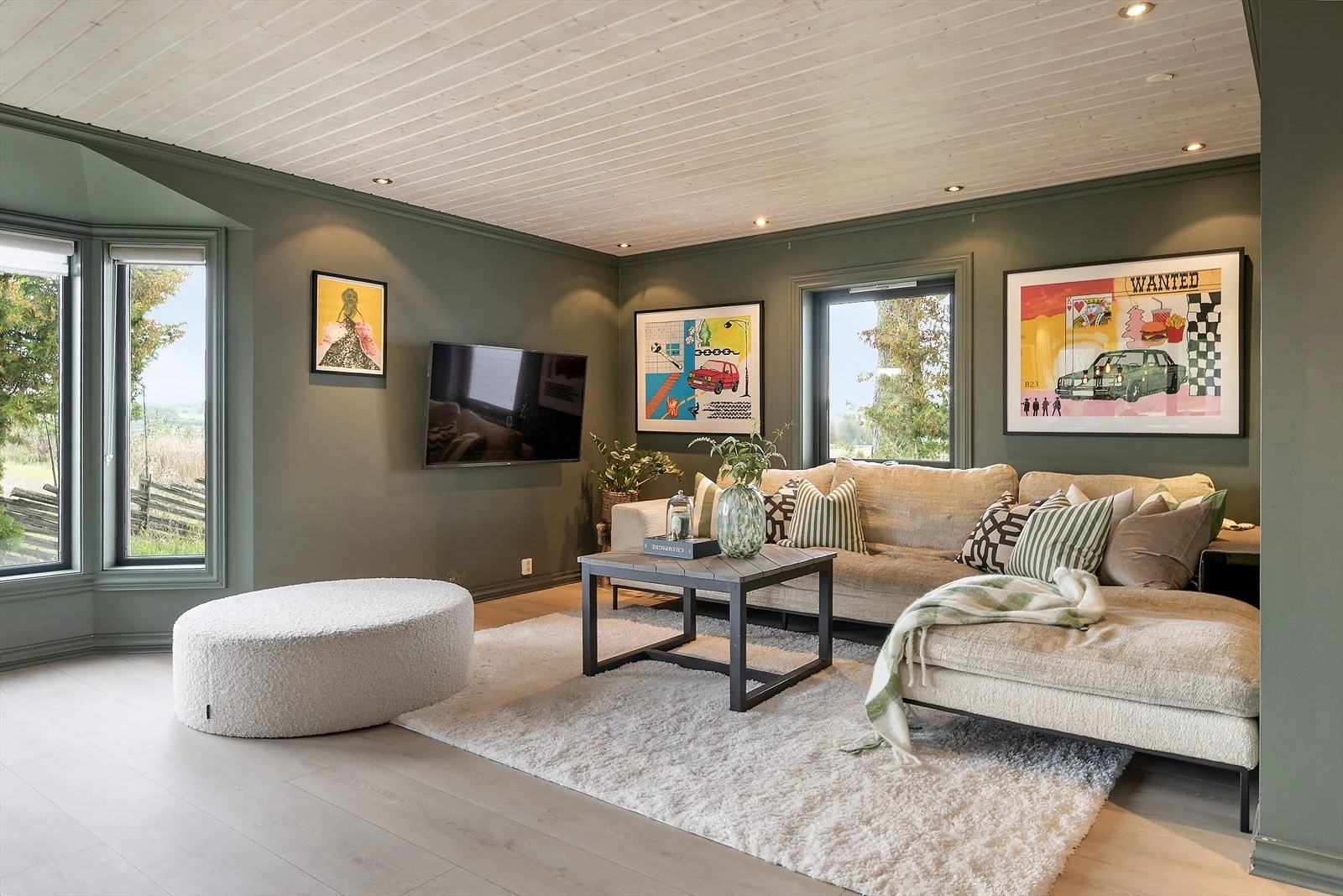 Flott tv-stue. I tillegg er det kjellerstue om det er behov for en stue nr 2. Galleribilde