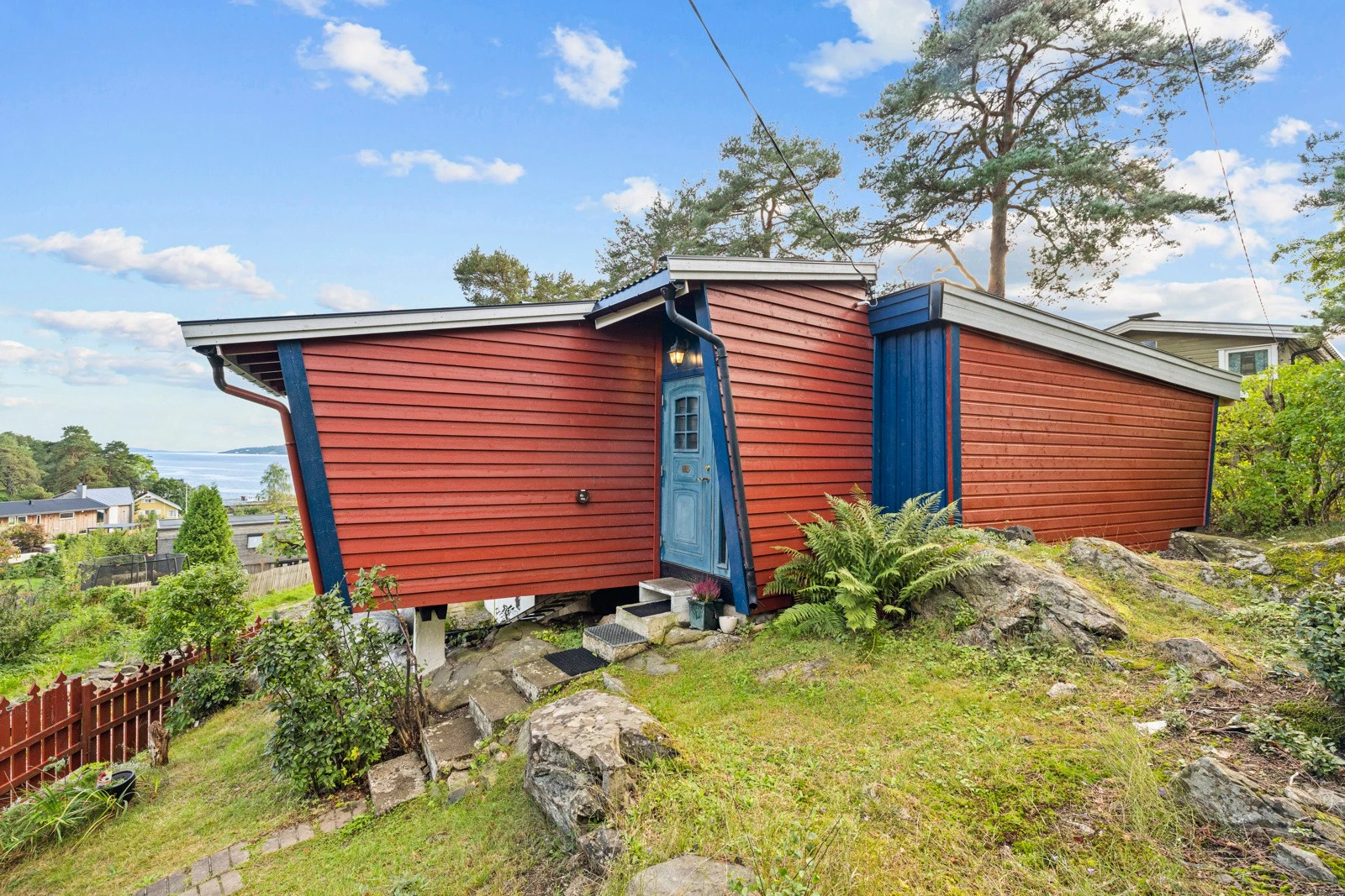 Fritidsboligen har en enkel standard og noe moderniseringsbehov må påregnes, men gir et godt utgangspunkt for videre bruk og oppgraderinger innenfor gjeldende rammer. Galleribilde