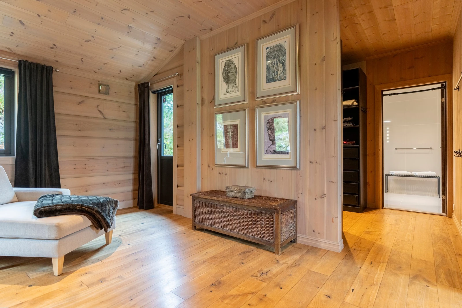 Her har man også en egen utgang til baksiden av boligen. Galleribilde