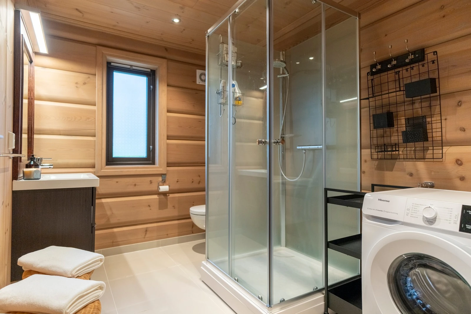 Dette badet er også av god størrelse og fremgår av høy standard. Galleribilde