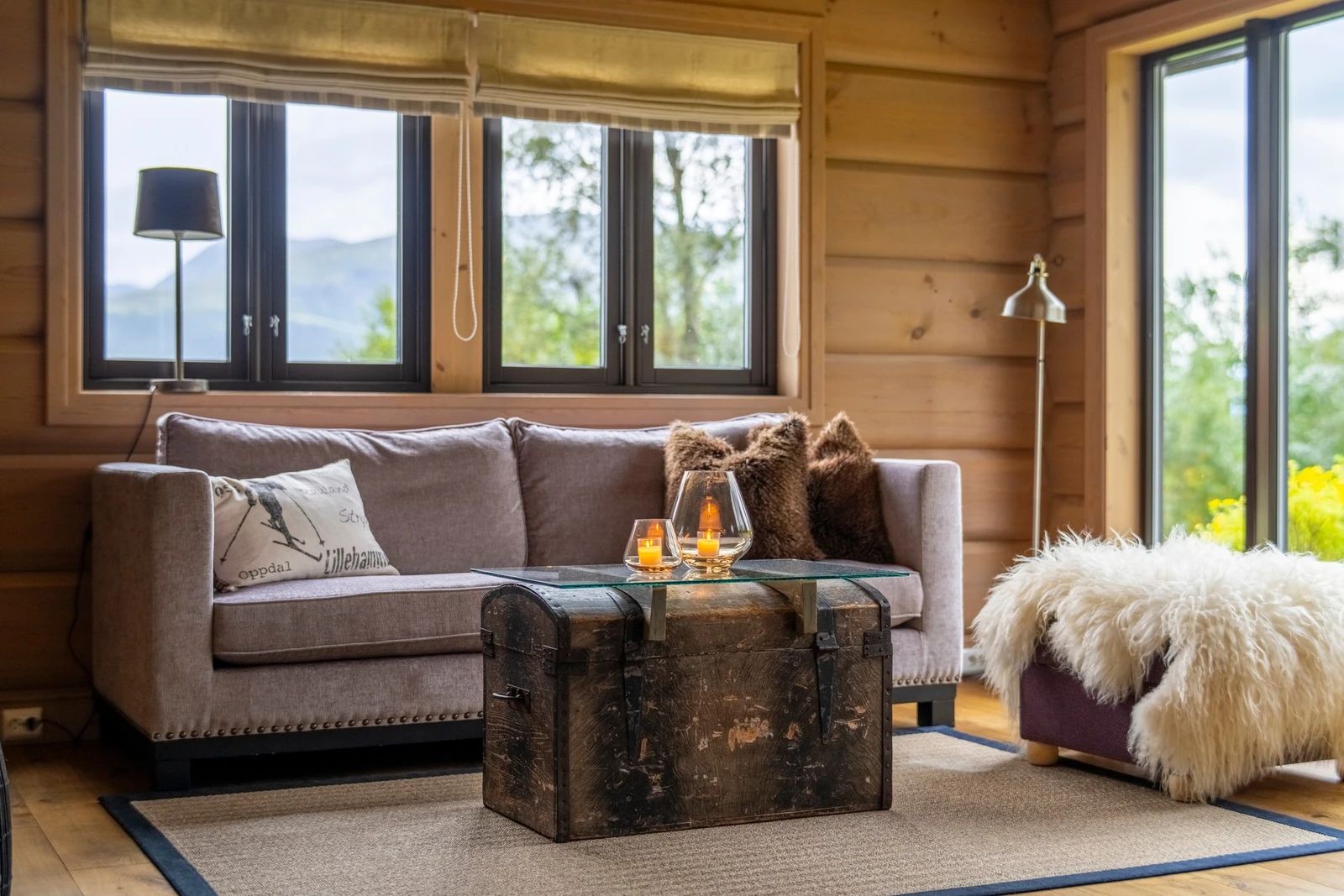 Det er en åpen stue/kjøkkenløsning på 24 kvadratmeter. Galleribilde