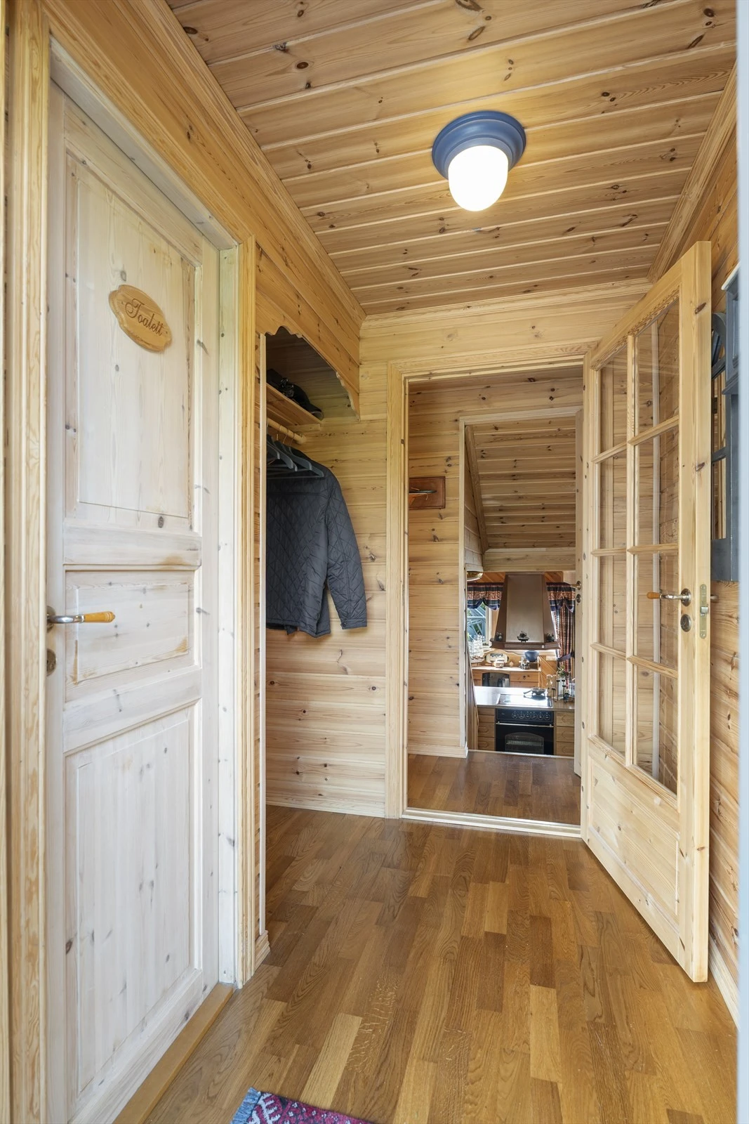 Her har man plass til oppheng av ytterklær. Galleribilde