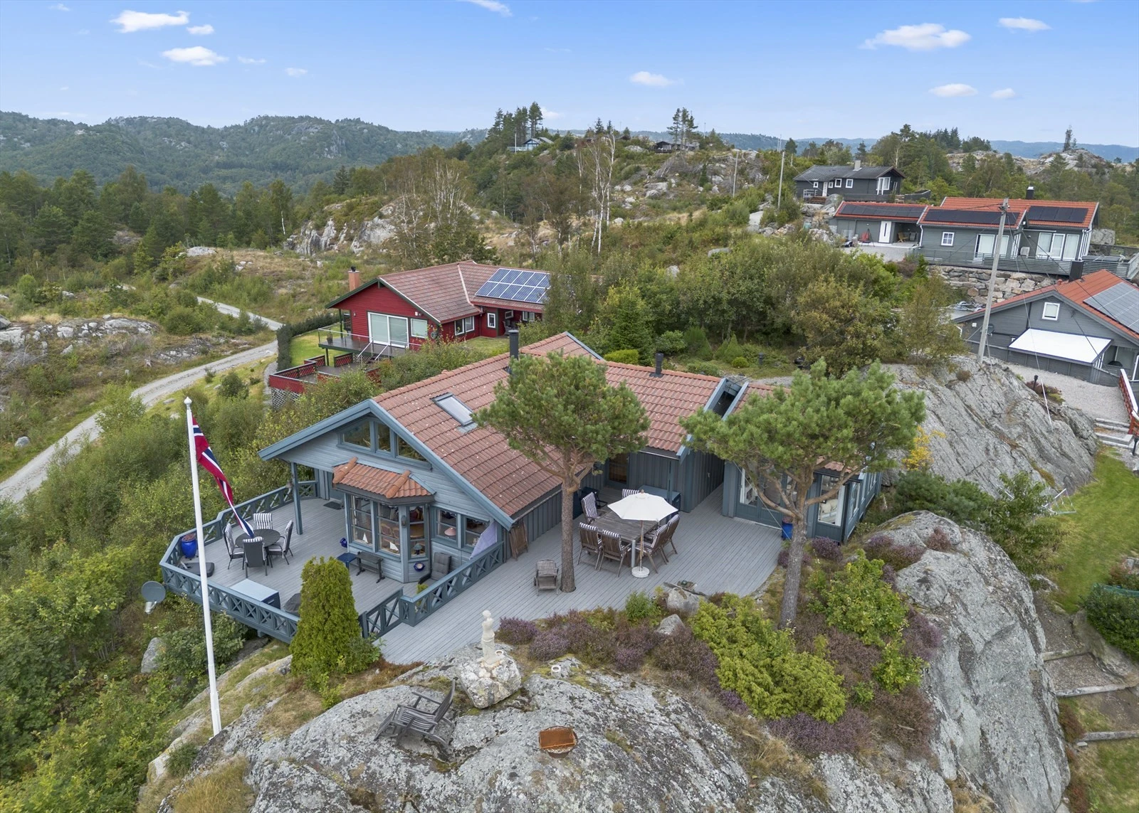 Eiendomsmegler 1 har gleden av å presentere denne hytten på Felandstoppen 87! Galleribilde