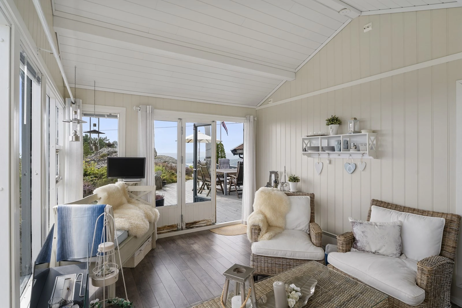 (Det foreligger ingen dokumenter om hagestue i kommunale dokumenter, denne er ikke omsøkt. Deler av Hagestue ligger over på naboeiendom). Galleribilde