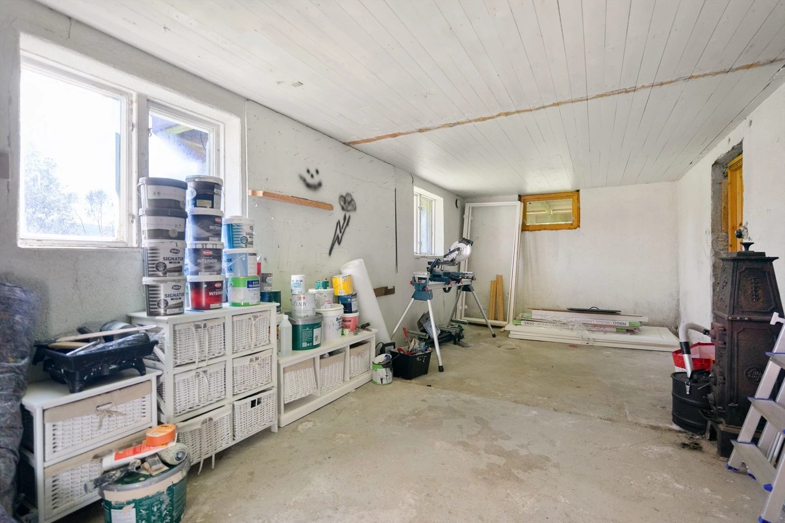 Kjeller som kan benyttes for oppbevaring av diverse utstyr eller innredes etter behov og ønske Galleribilde