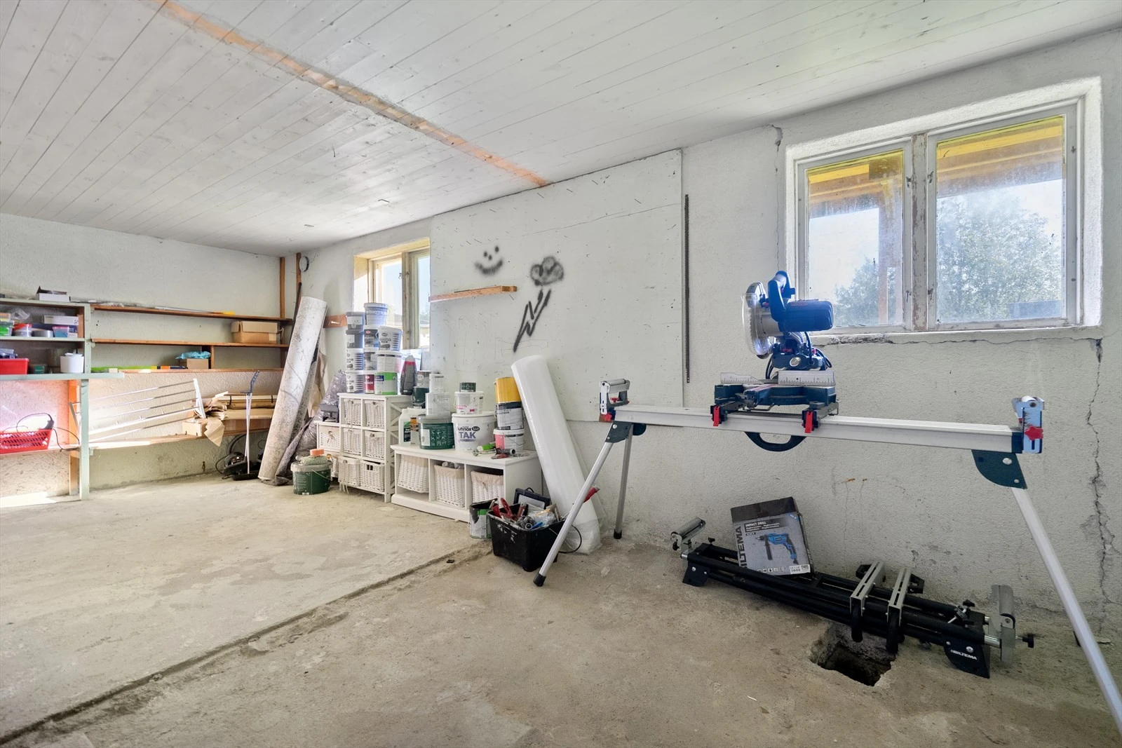 Kjeller som kan benyttes for oppbevaring av diverse utstyr eller innredes etter behov og ønske Galleribilde