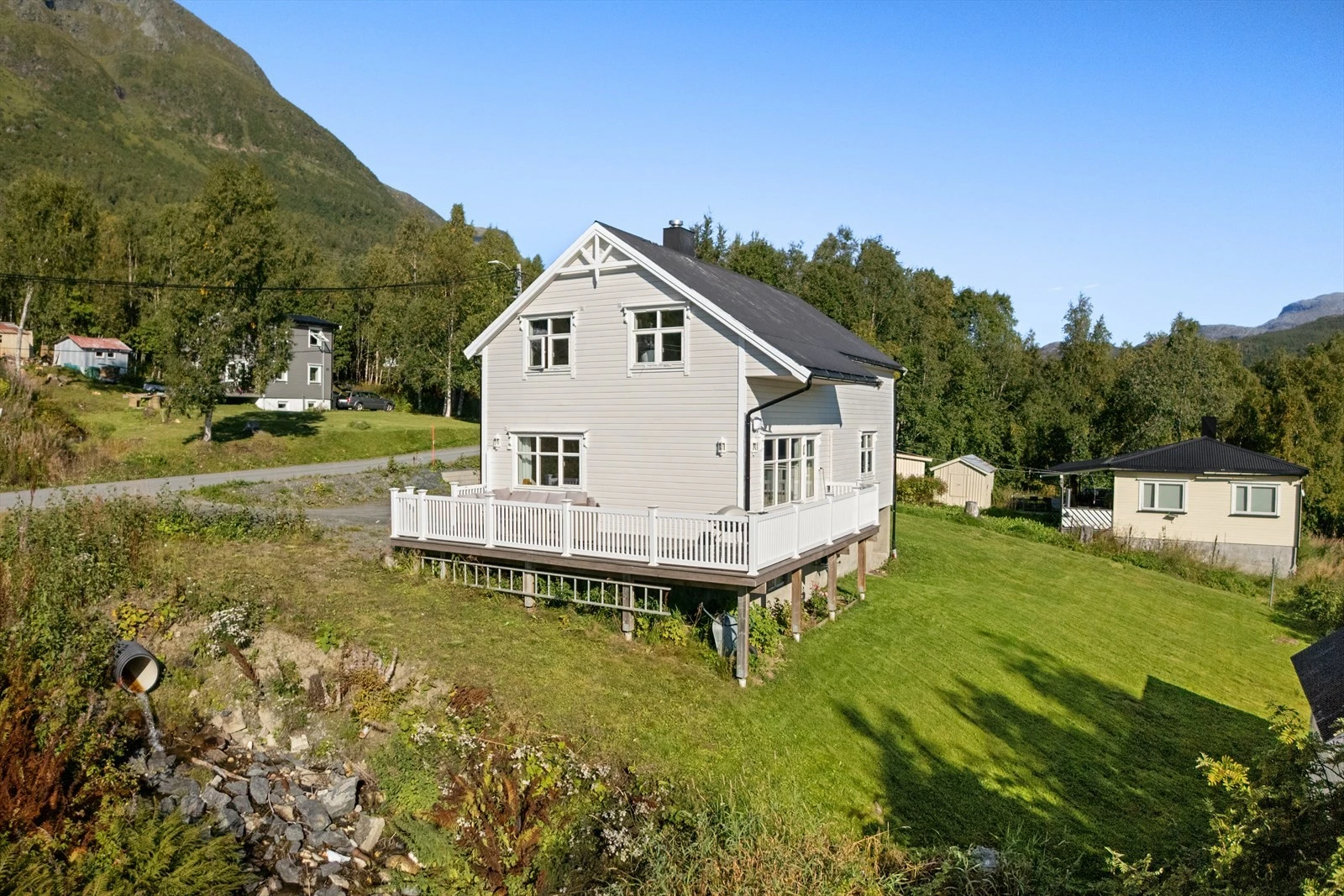 Enebolig på Prestjord i Bjerkvik - med stor terrasse, solrike uteområder og en kort kjøretur fra Narvik sentrum Galleribilde