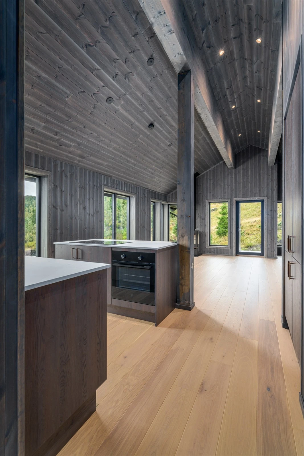 Fra gang mot kjøkken og stue. Galleribilde