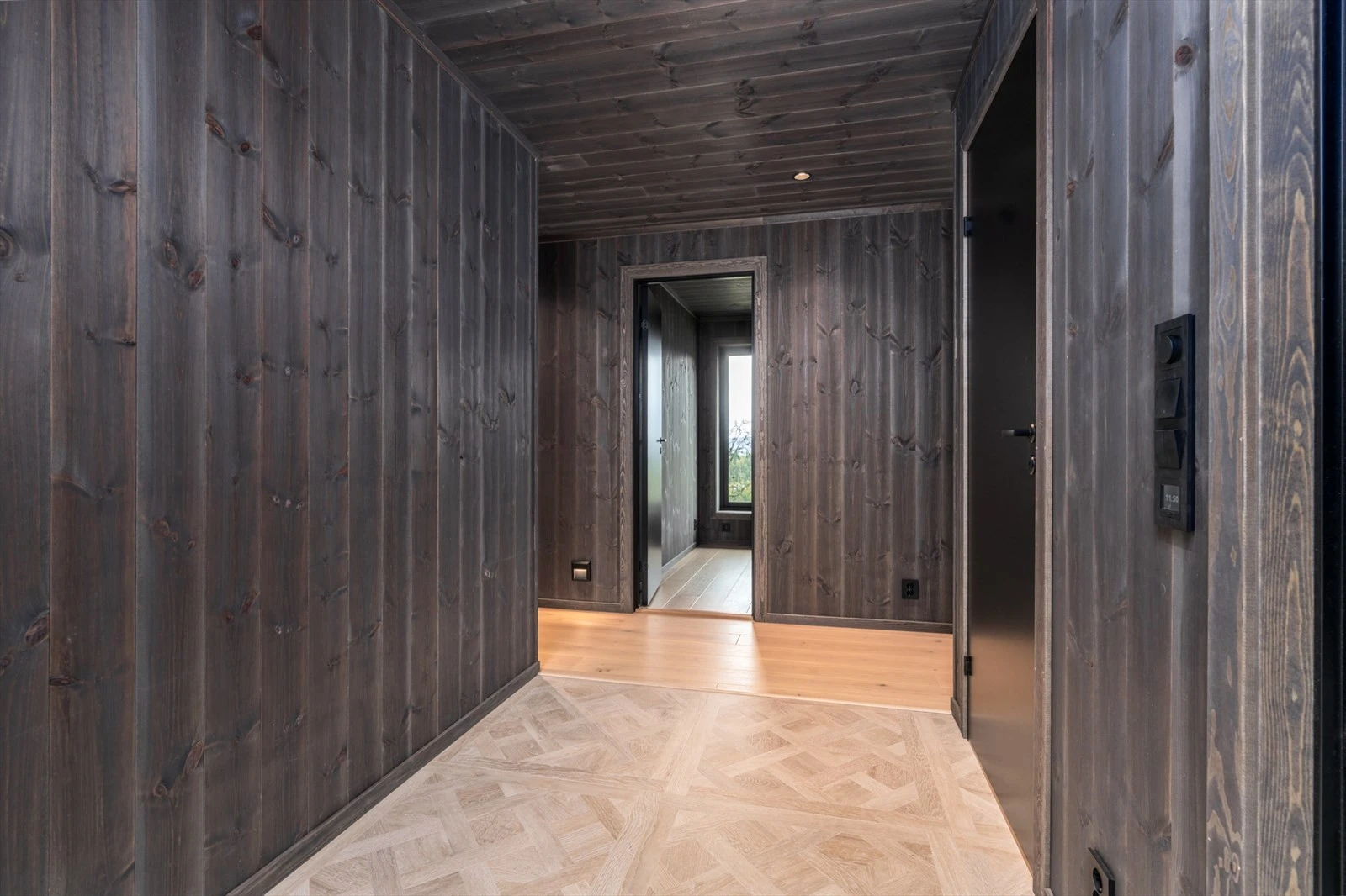 Velkommen inn. Entre med fliser i fiskebensmønster Galleribilde