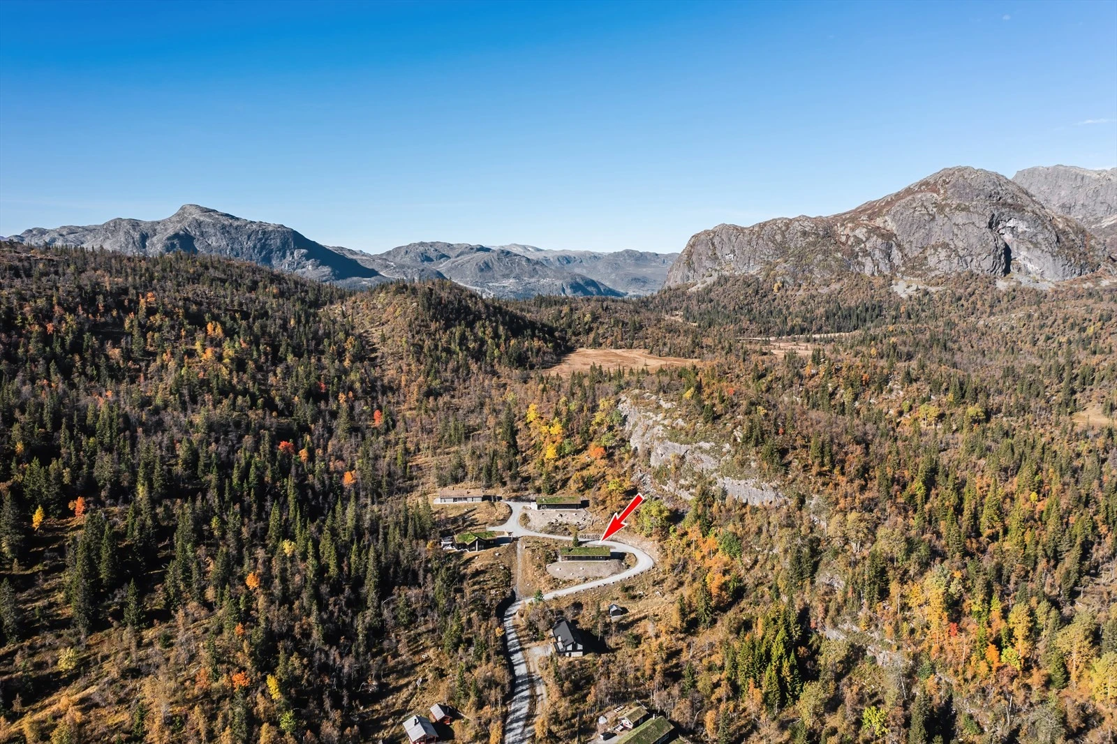 Hytta ligger godt i terrenget med topp turmuligheter fra dørstokken Galleribilde