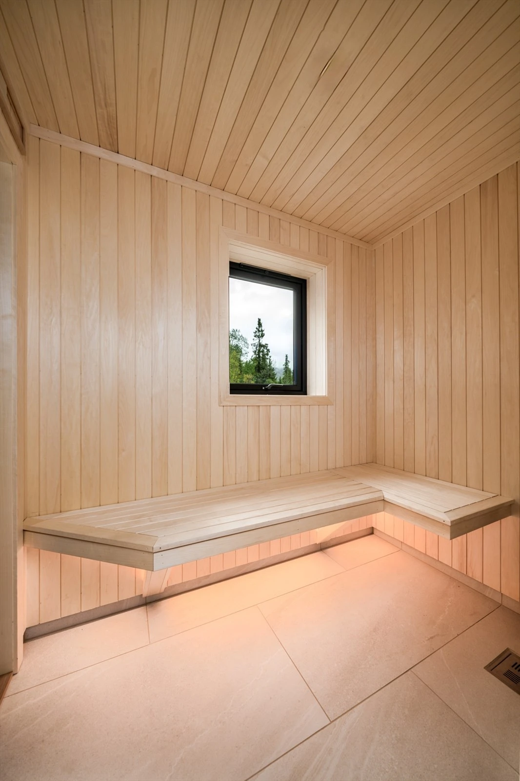 Baddstue i osp med vindu Galleribilde