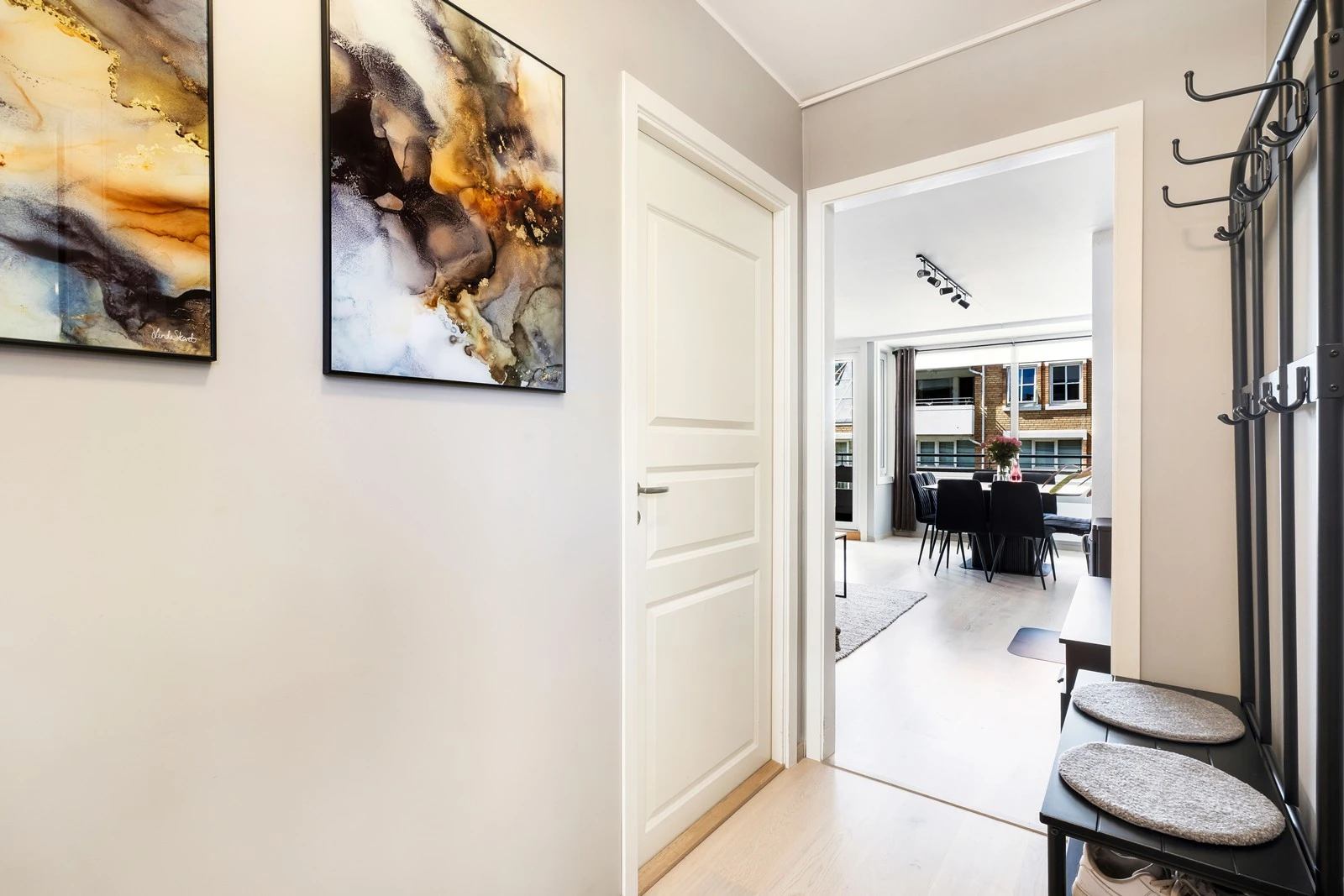 Videre fra gangen er det adkomst til stue. Galleribilde