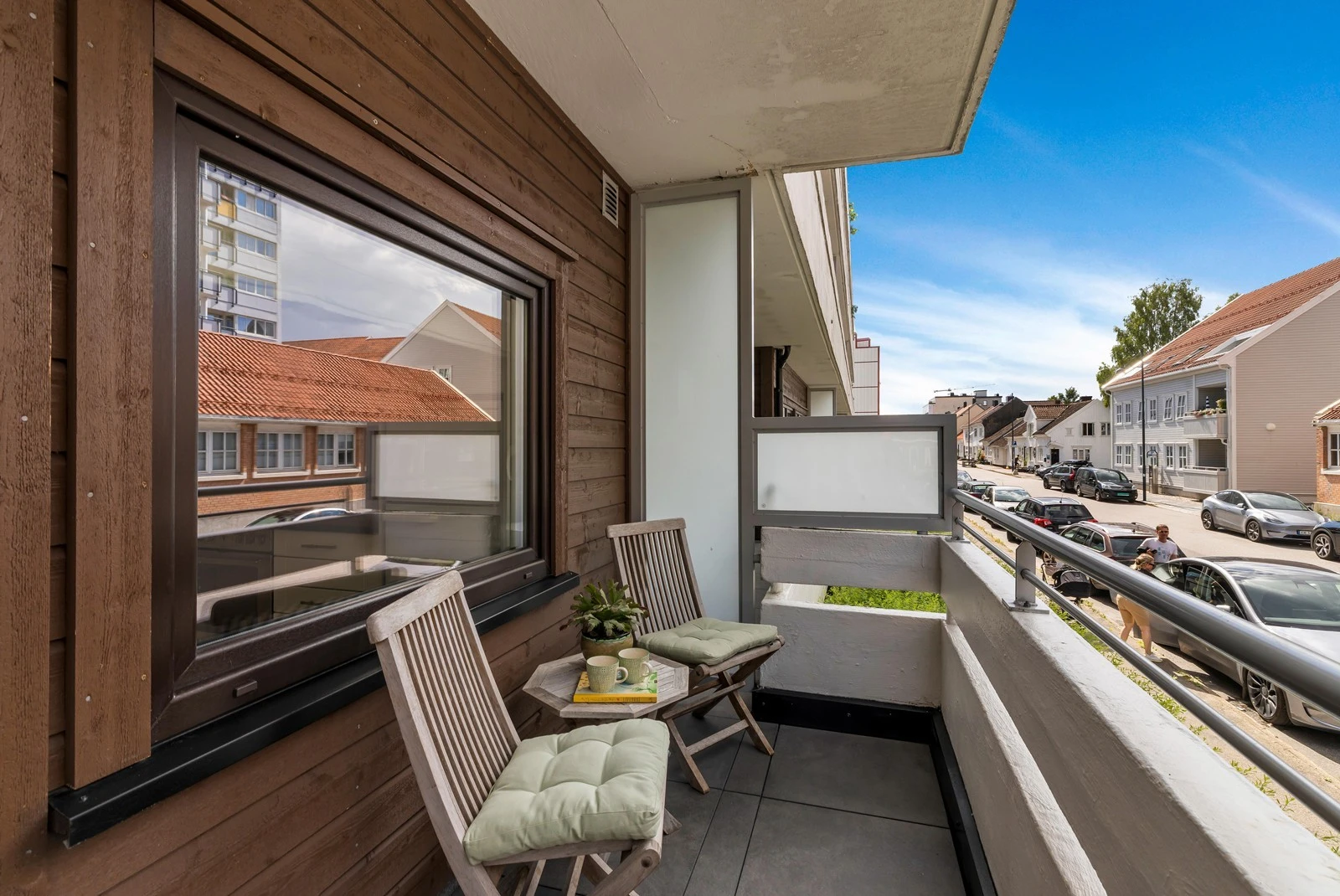 Balkongen har ettermiddagssol sommerstid. Galleribilde