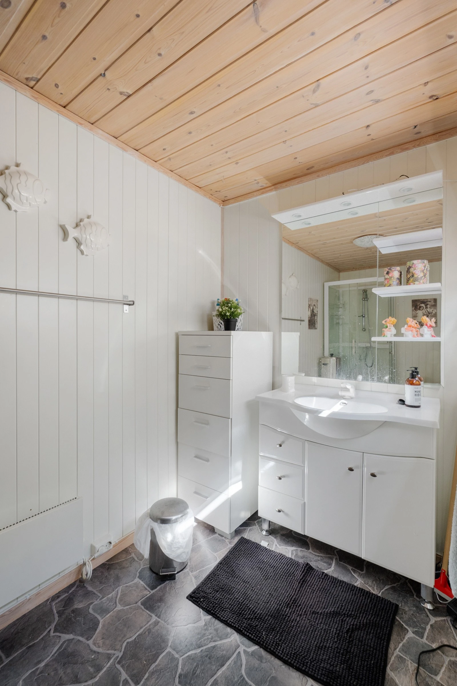 Bad inne i uthus Galleribilde