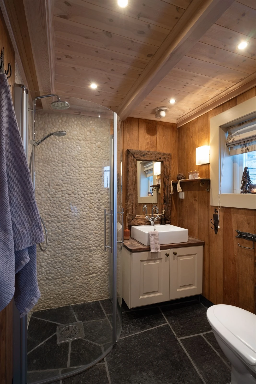 Steinhytte Galleribilde