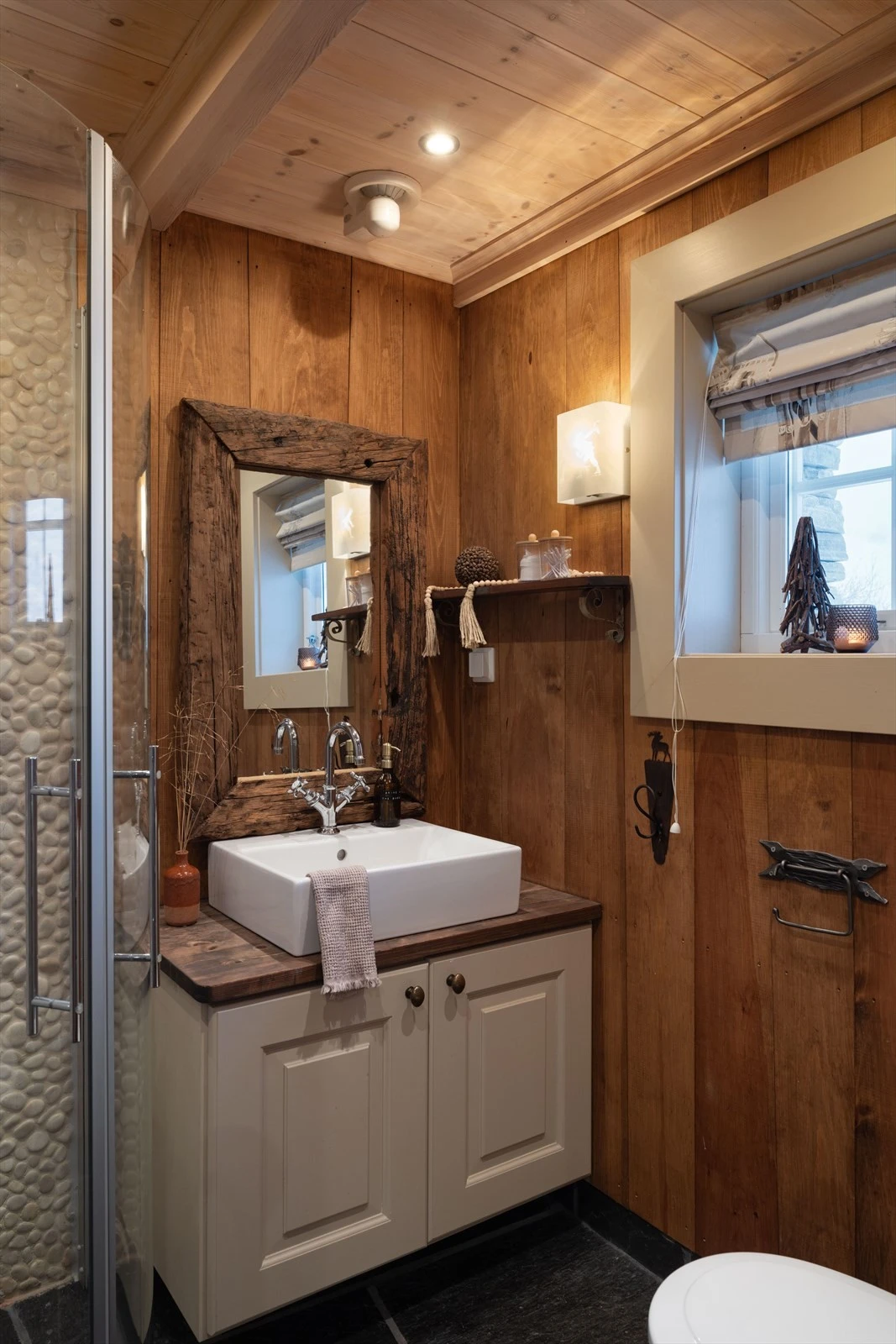 Steinhytte Galleribilde