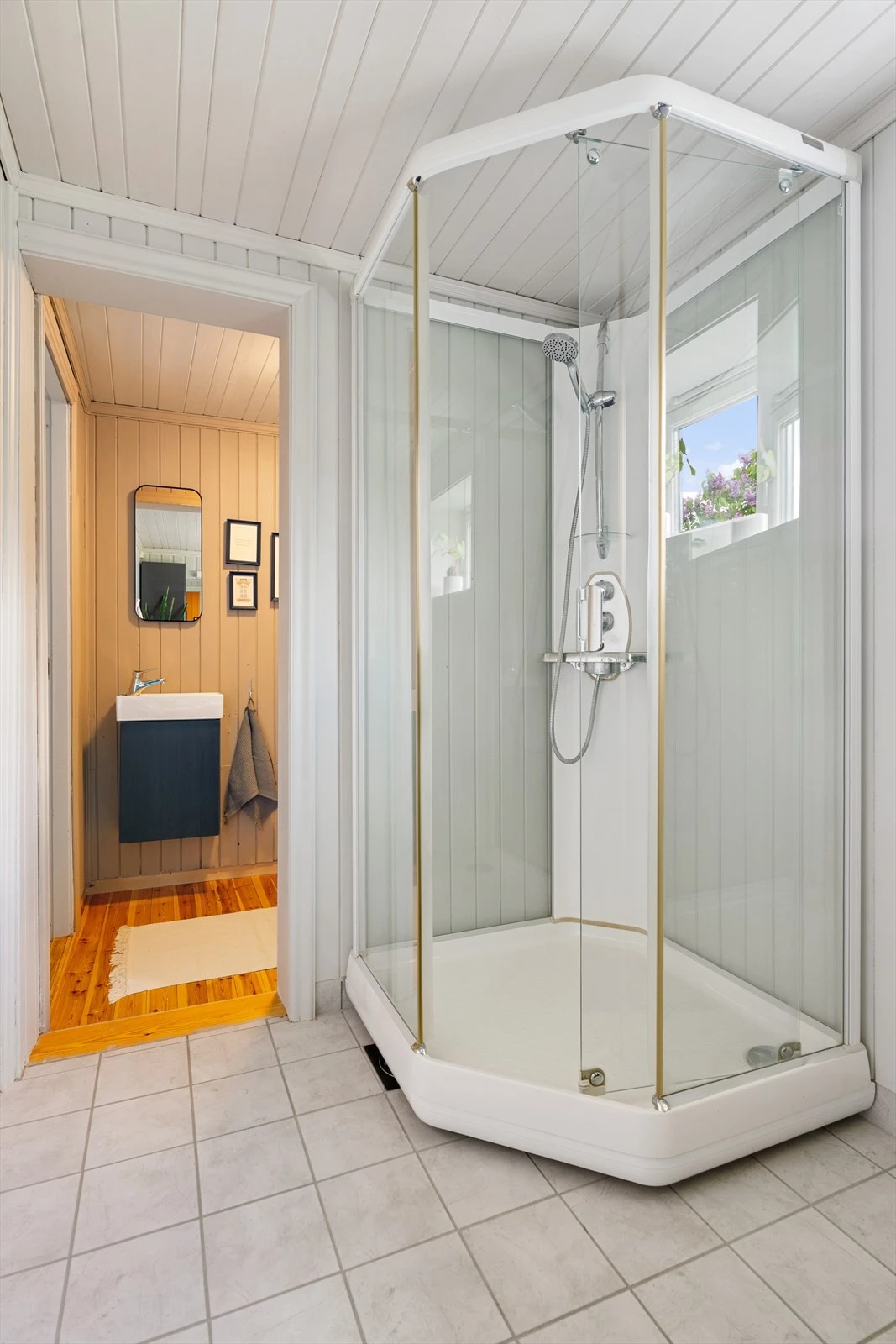 Badet er på ca 4,7 m². Galleribilde