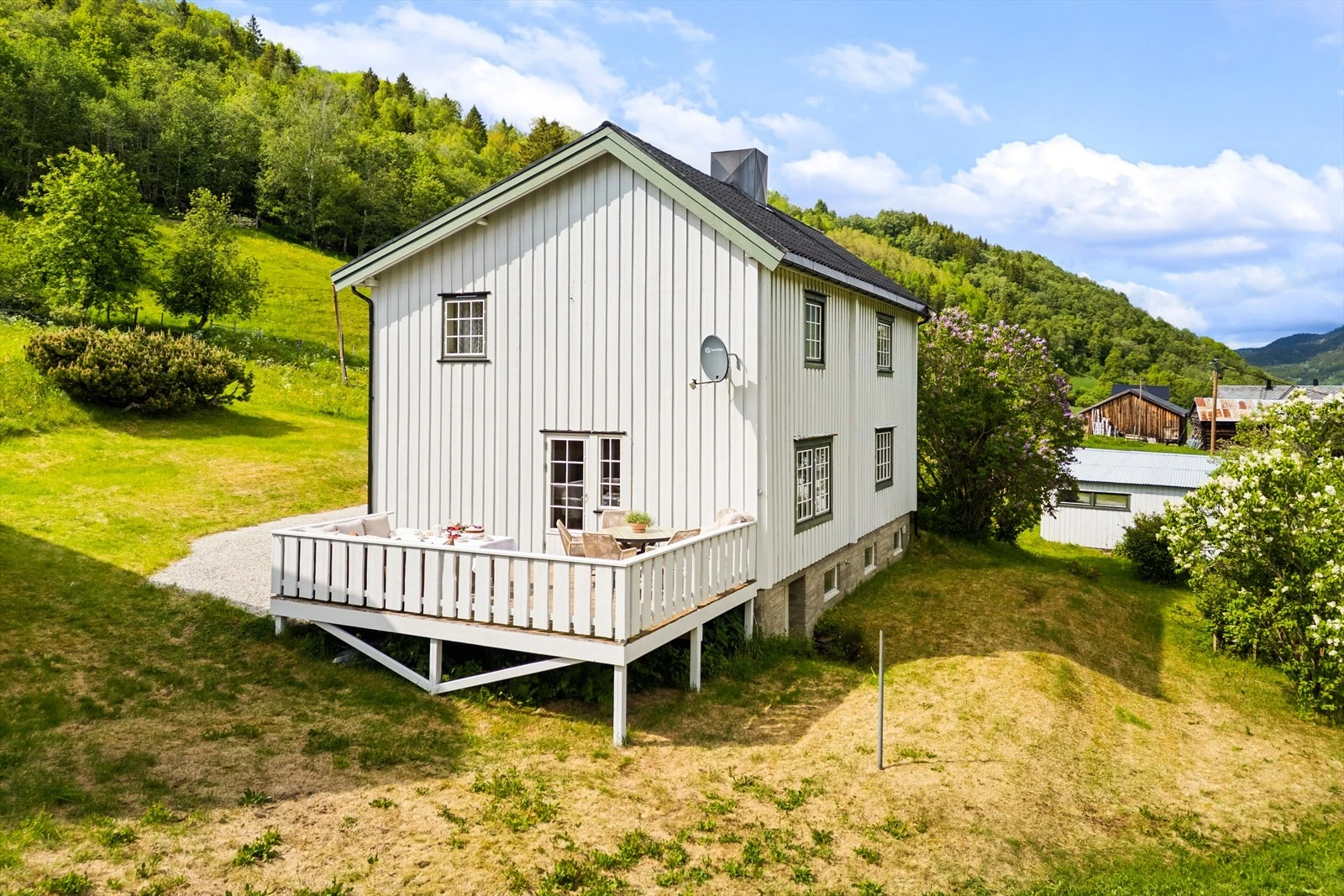 Her får man store, private terrasseareal vendt mot naturskjønne omgivelser. Galleribilde