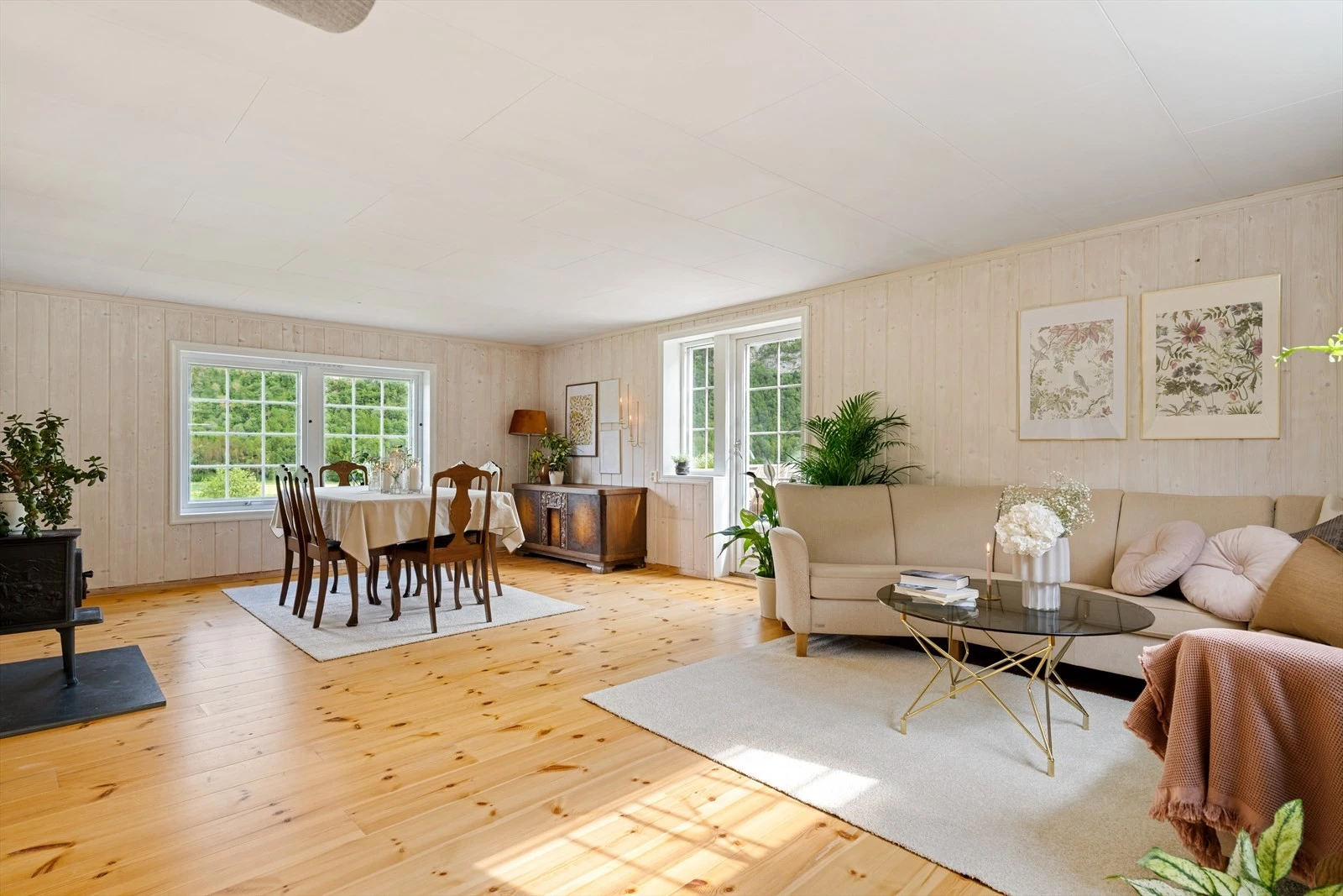 Det er en praktisk utforming, noe som gir stor fleksibilitet og frihet med tanke møblering i ulike soner. Galleribilde