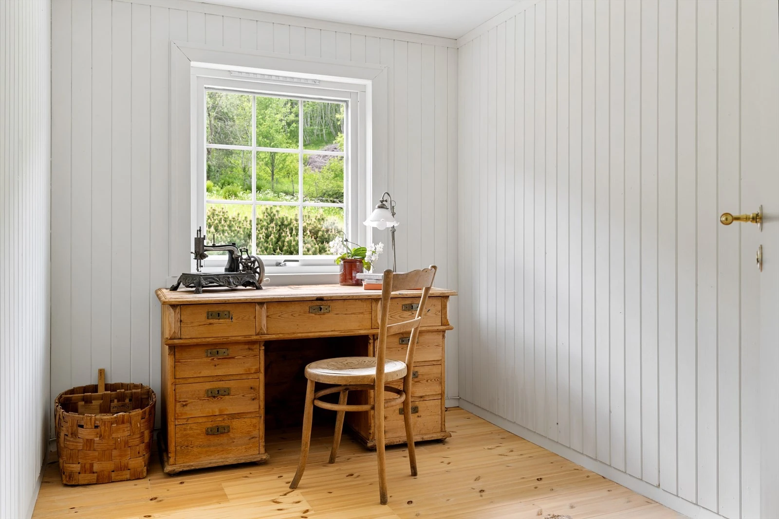 Soverom nr 2 er på ca. 6,2 m². Galleribilde