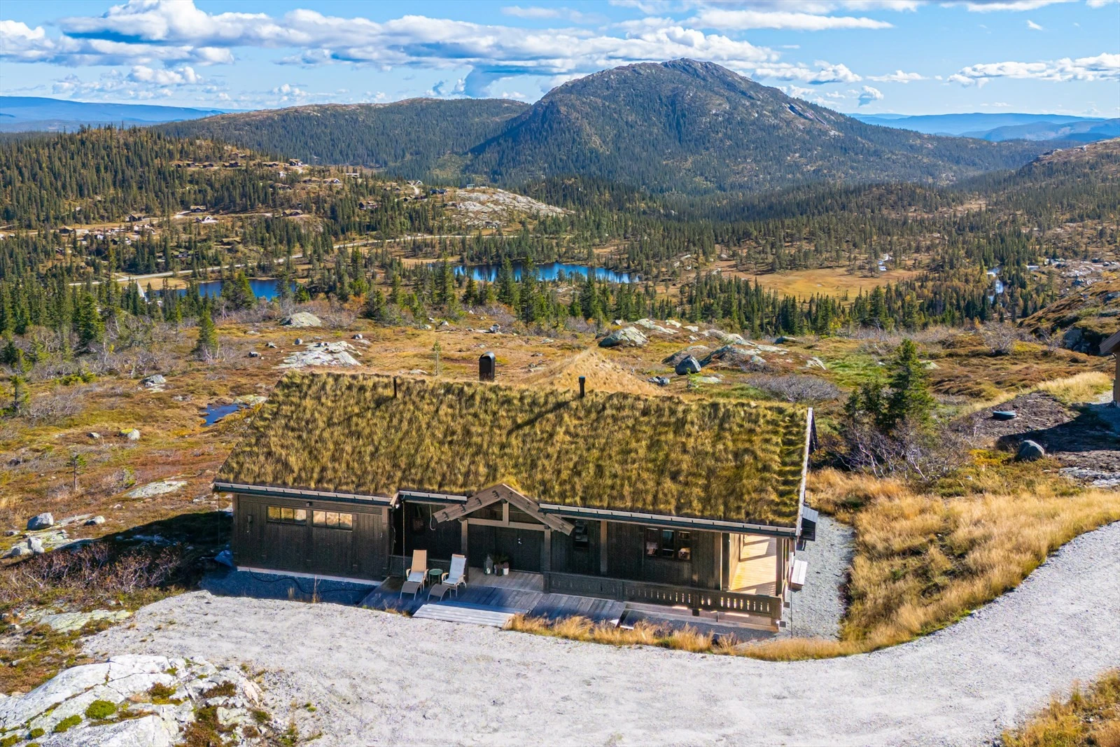 Hytta ble beiset i sommer Galleribilde