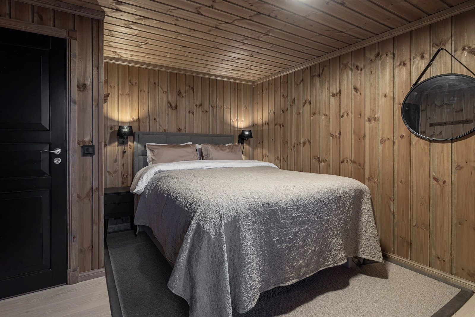 Lunt og innbydende soverom med god plass og nydelig utsikt Galleribilde