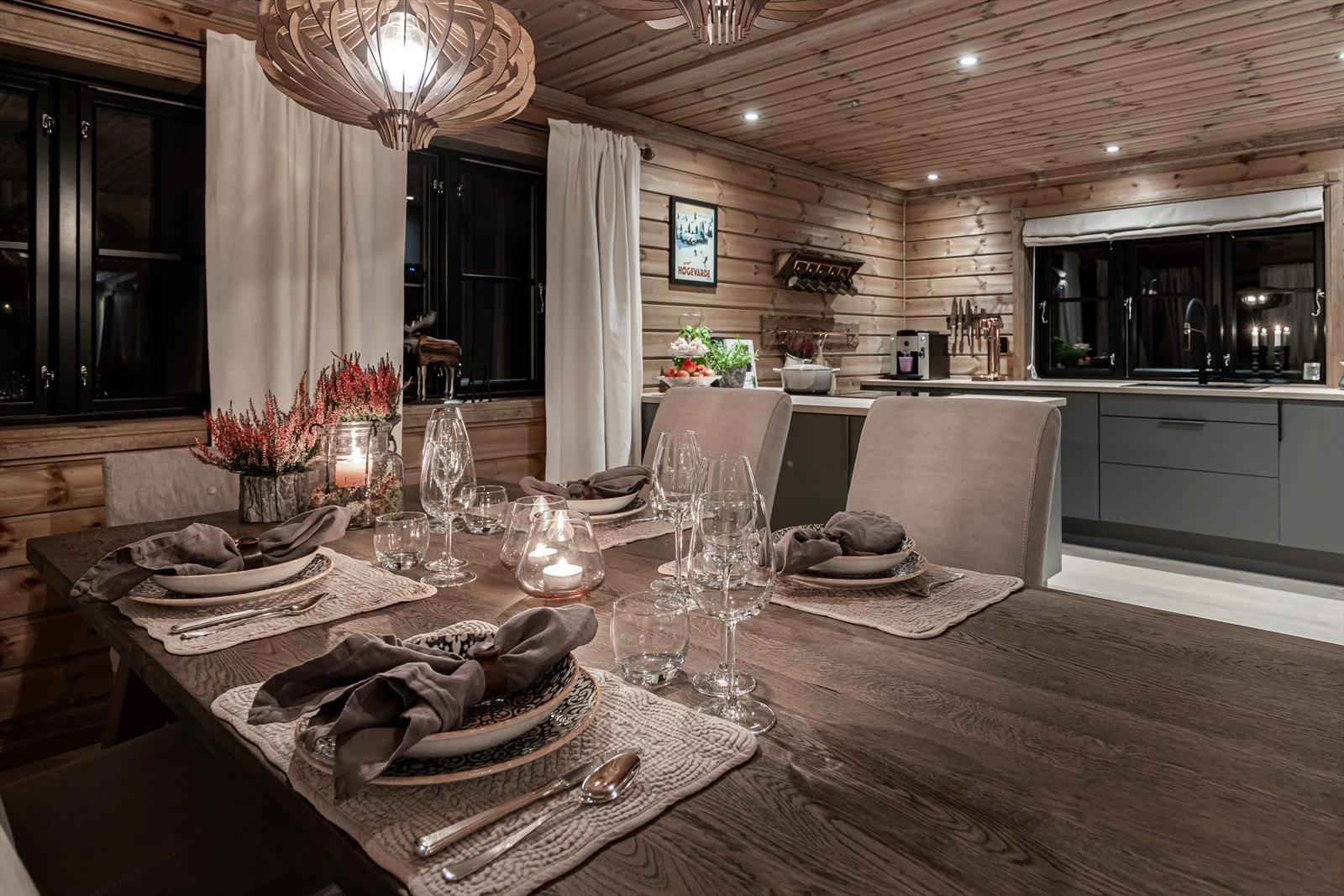 Spisestue med plass til hele familien og nærhet til naturen Galleribilde