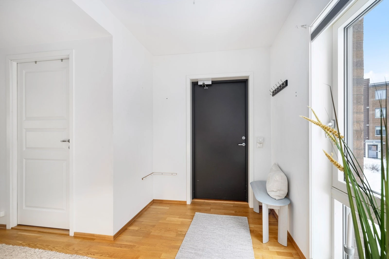 Velkommen inn i en hyggelig og romslig gang! Galleribilde