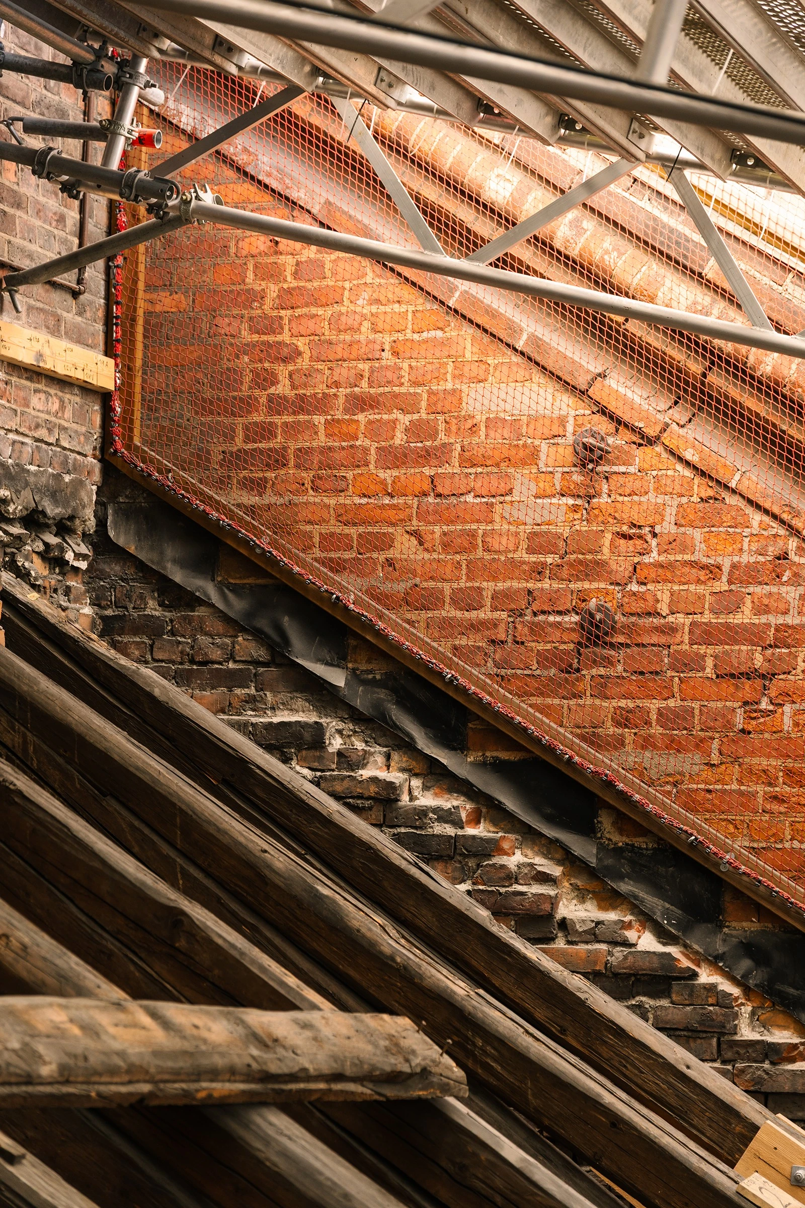 Det pågår vedlikeholds-, sikrings- og rehabiliteringsarbeider flere steder på anlegget. Foto: Fredrik Hansson. Galleribilde