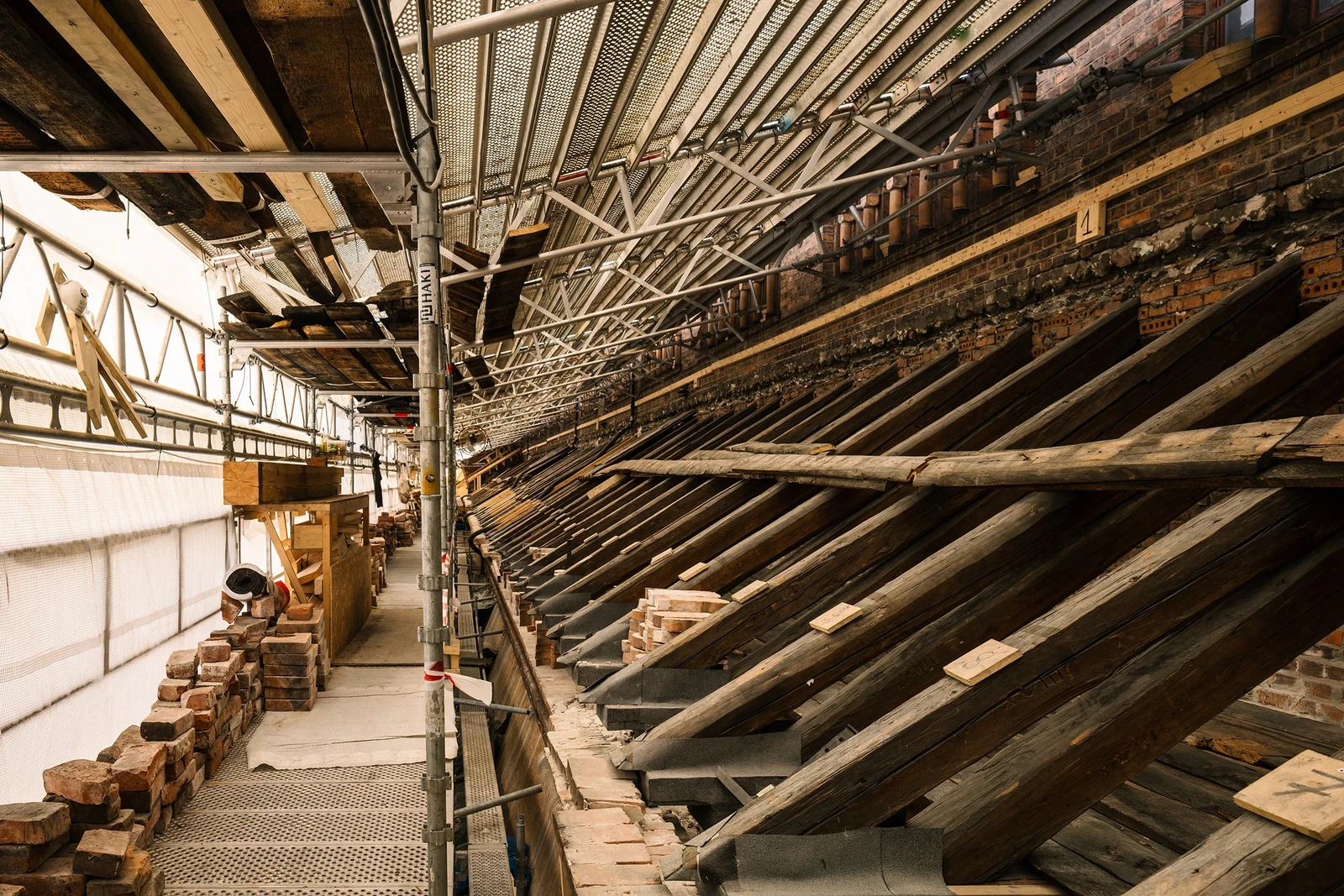 Det pågår vedlikeholds-, sikrings- og rehabiliteringsarbeider flere steder på anlegget. Foto: Fredrik Hansson. Galleribilde