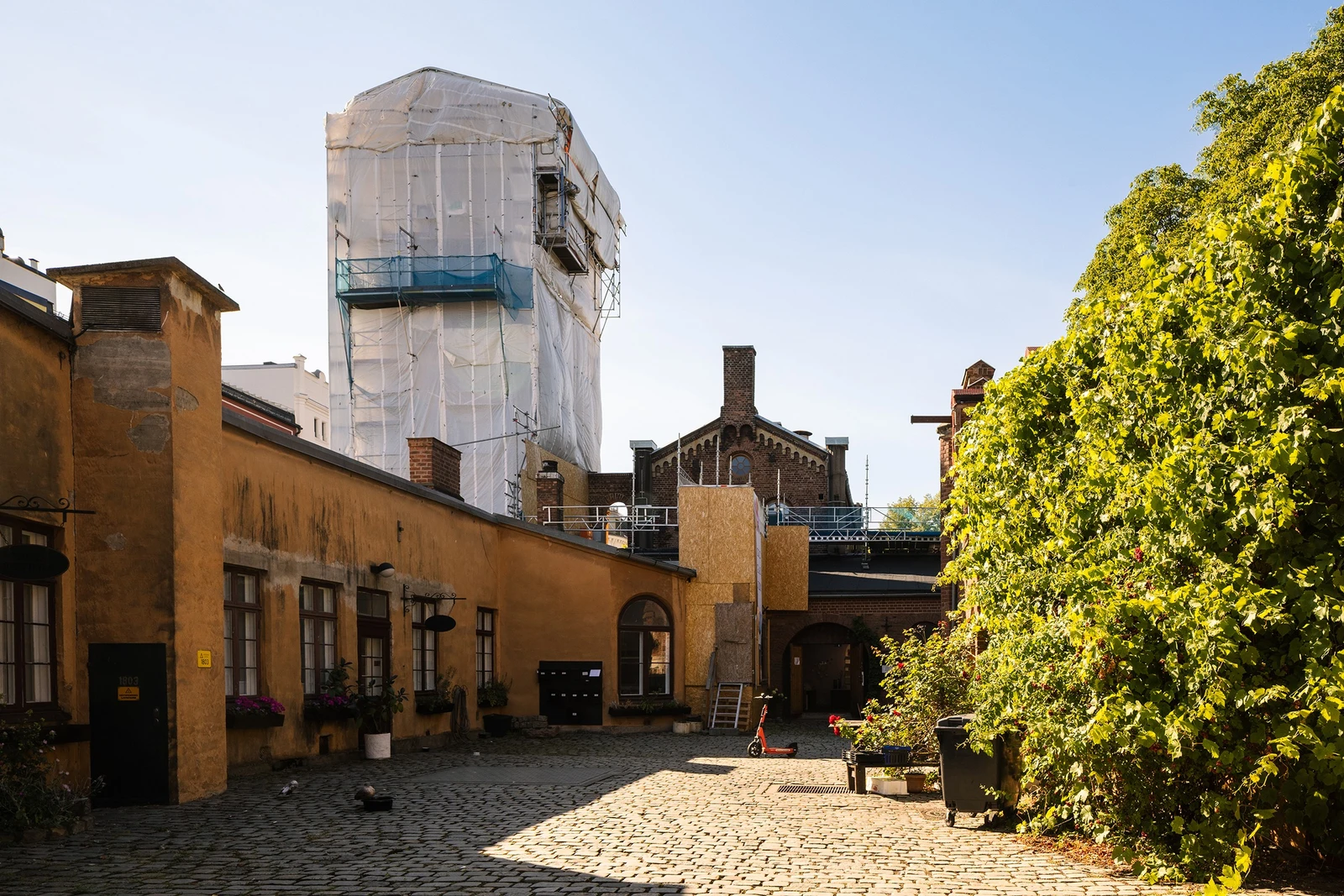 Det pågår vedlikeholds-, sikrings- og rehabiliteringsarbeider flere steder på anlegget. Foto: Fredrik Hansson. Galleribilde