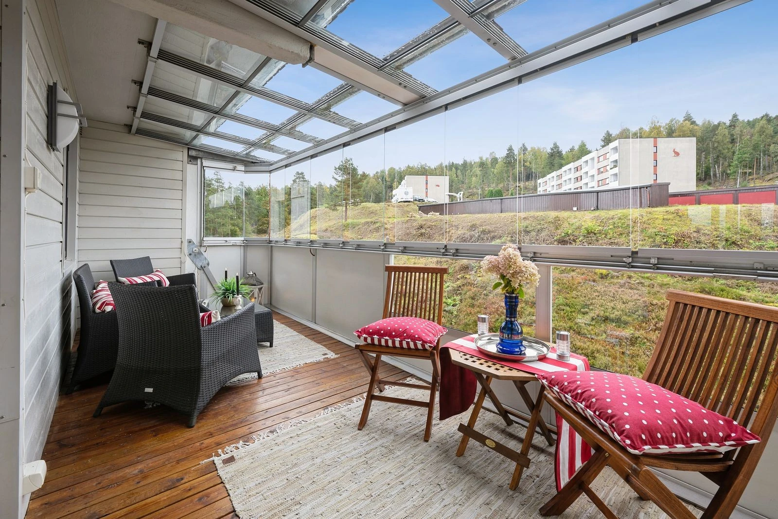 God plass til både sittegruppe og planter.