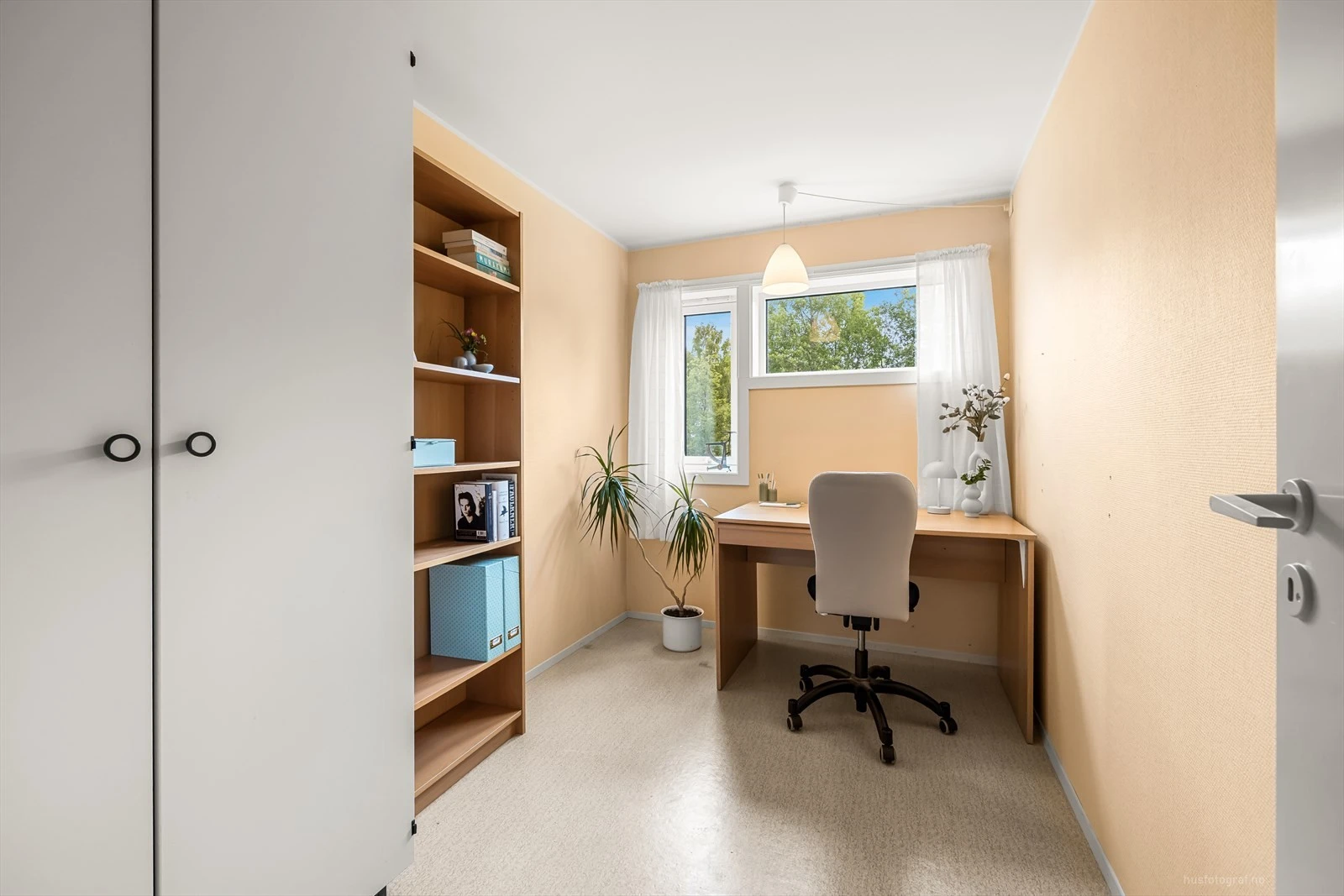 Soverom nr. 2 blir i dag brukt som et kontor.