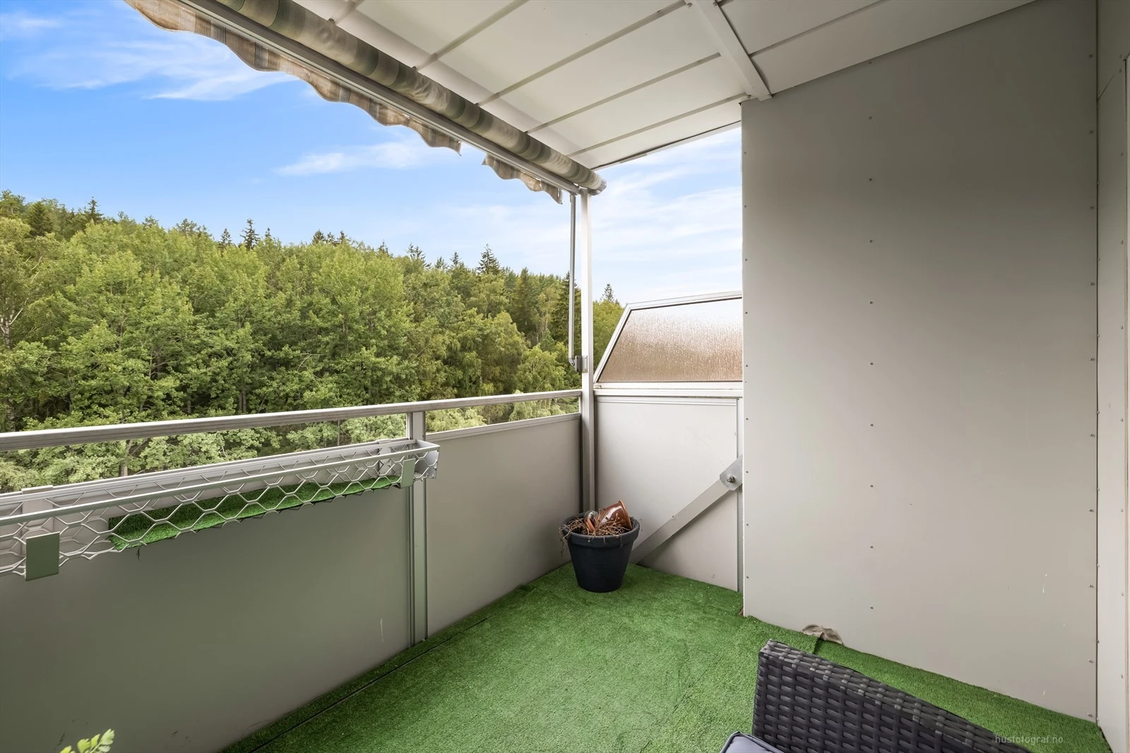 Balkong slik den var i sommer (møblert)