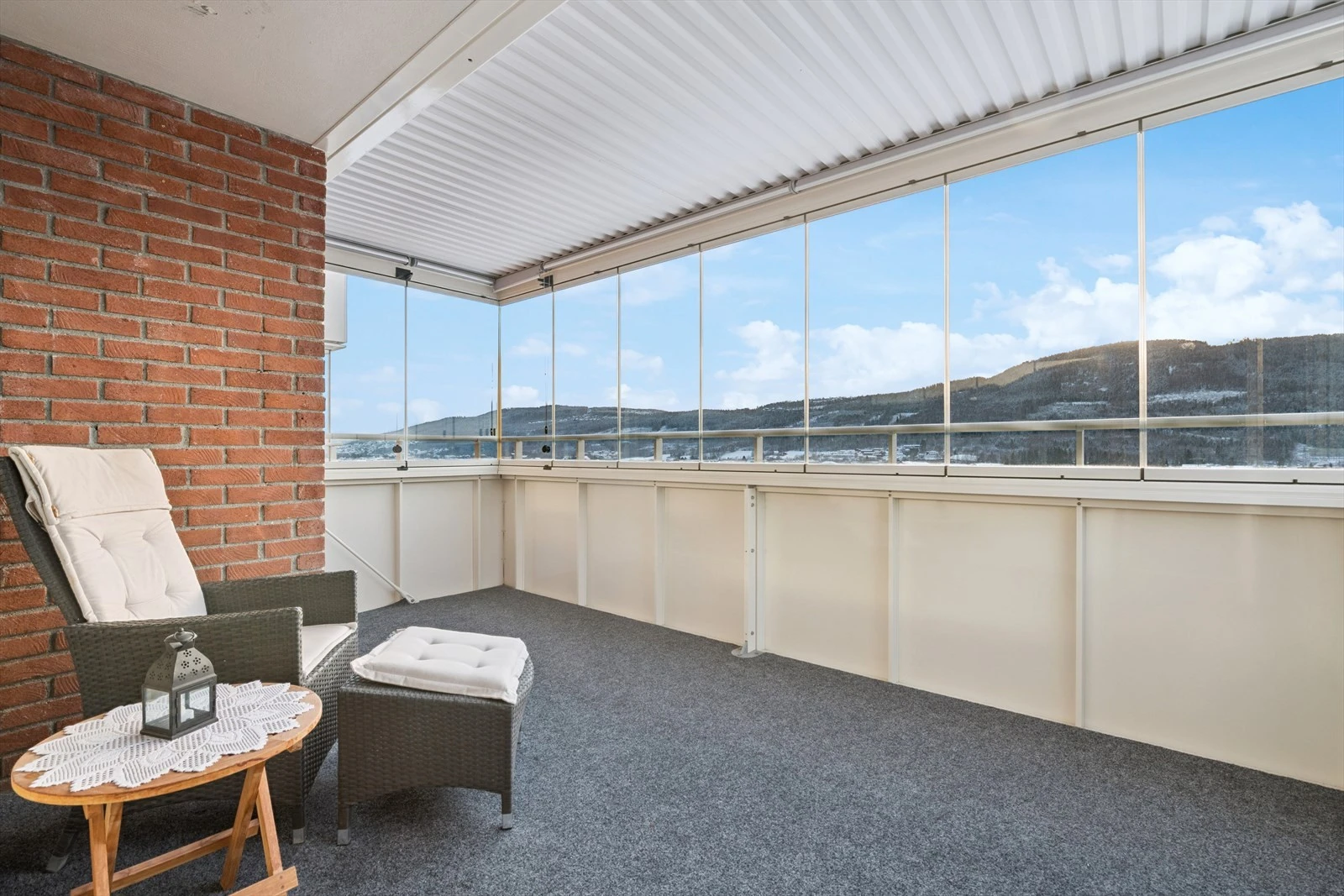 Innglasset solrik balkong