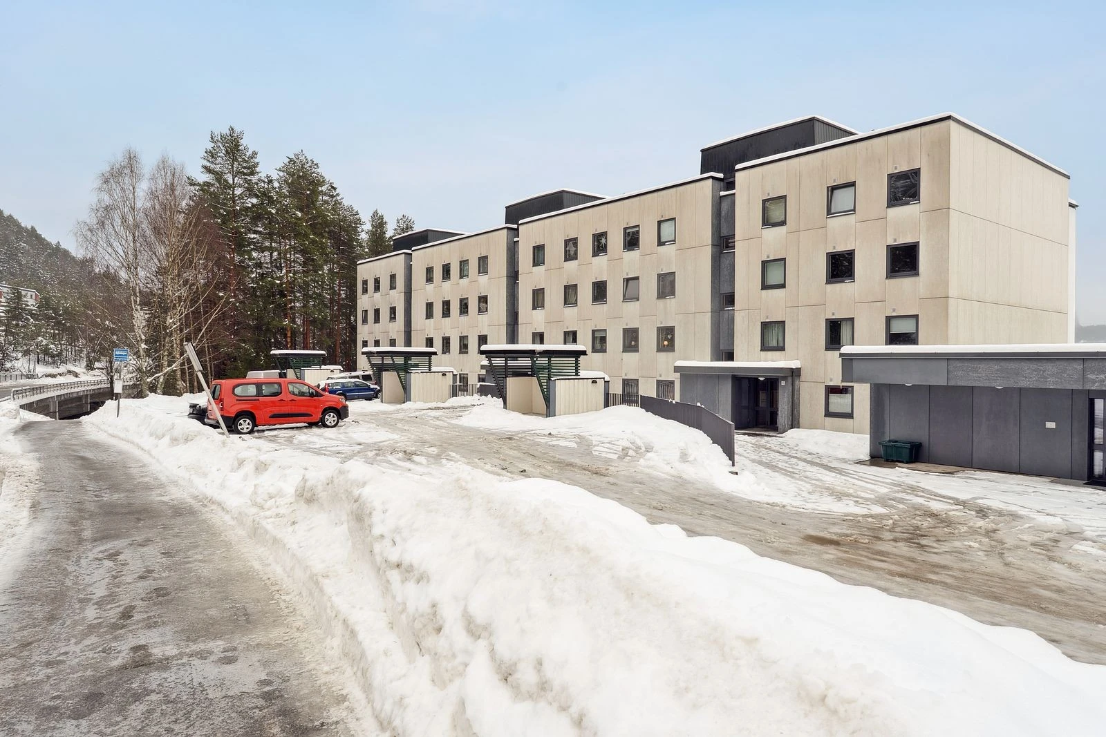 Fasade mm. ble renovert i regi av borettslaget i 2016.