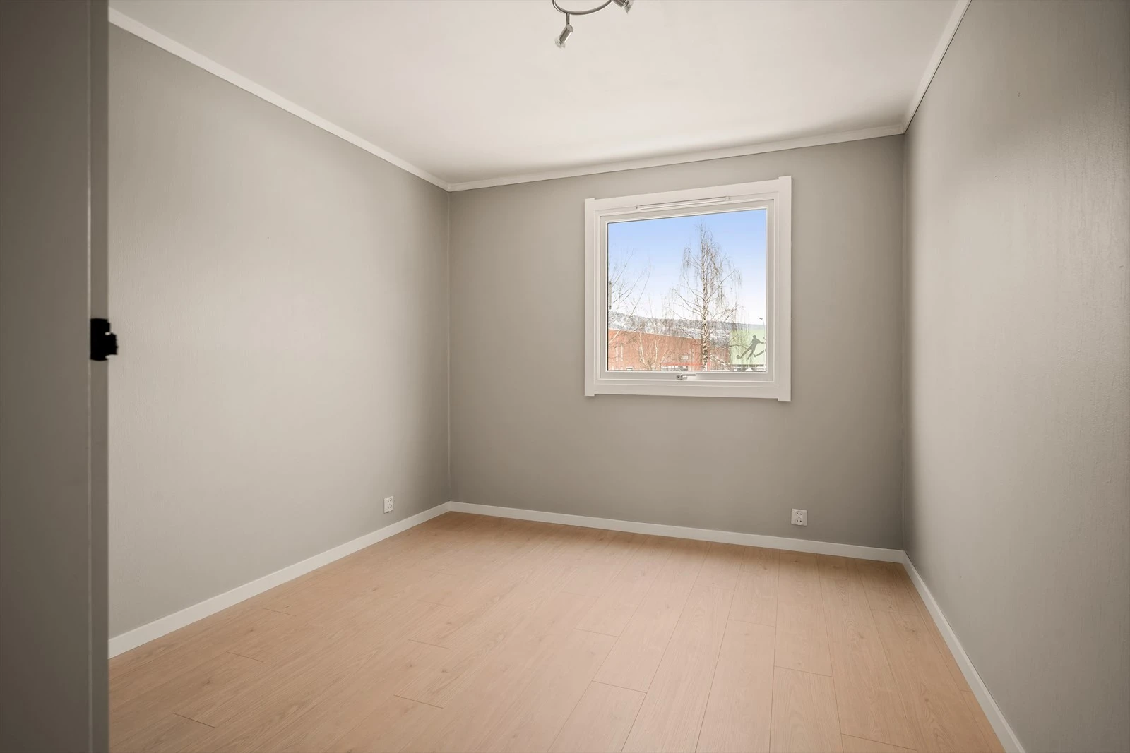 Et innbydende rom for hvile og avslapning med moderne uttrykk.