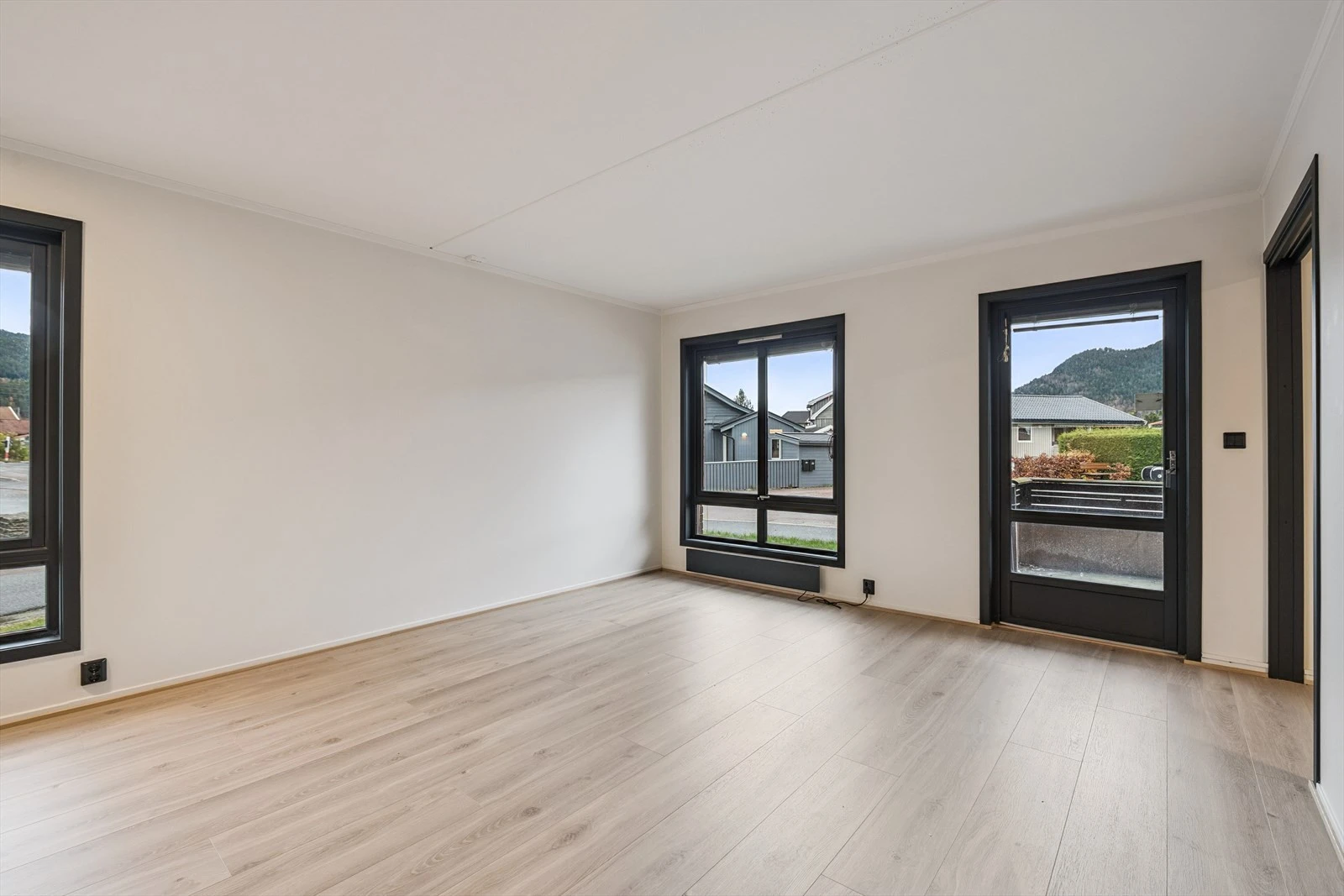 Utgang til balkong fra stue.