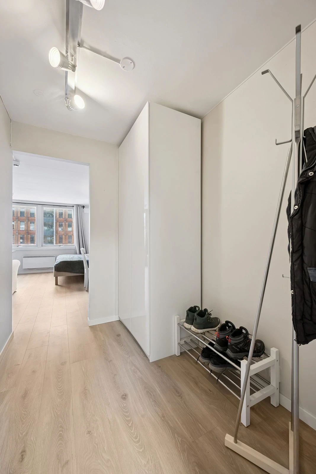 Lys og innbydende gang med god plass.