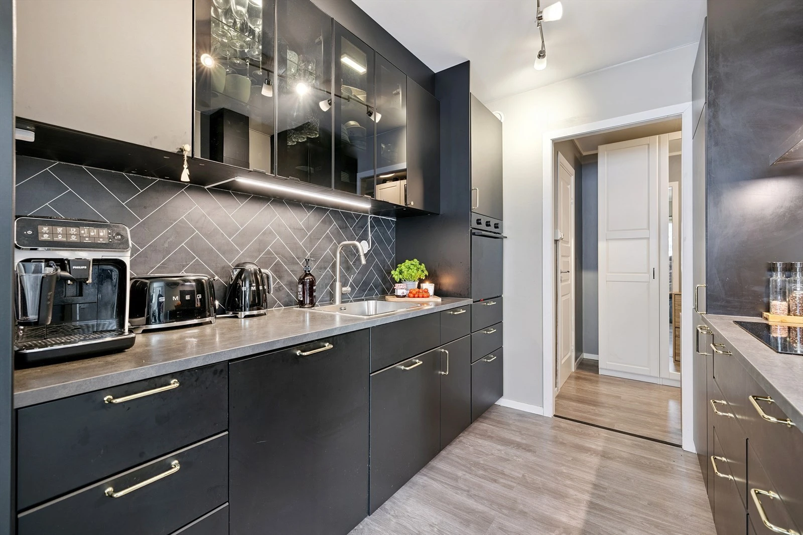 Skap med glassfronter!