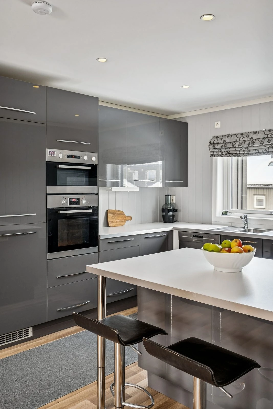 Integrerte hvitevarer og rikelig med benkeplass!