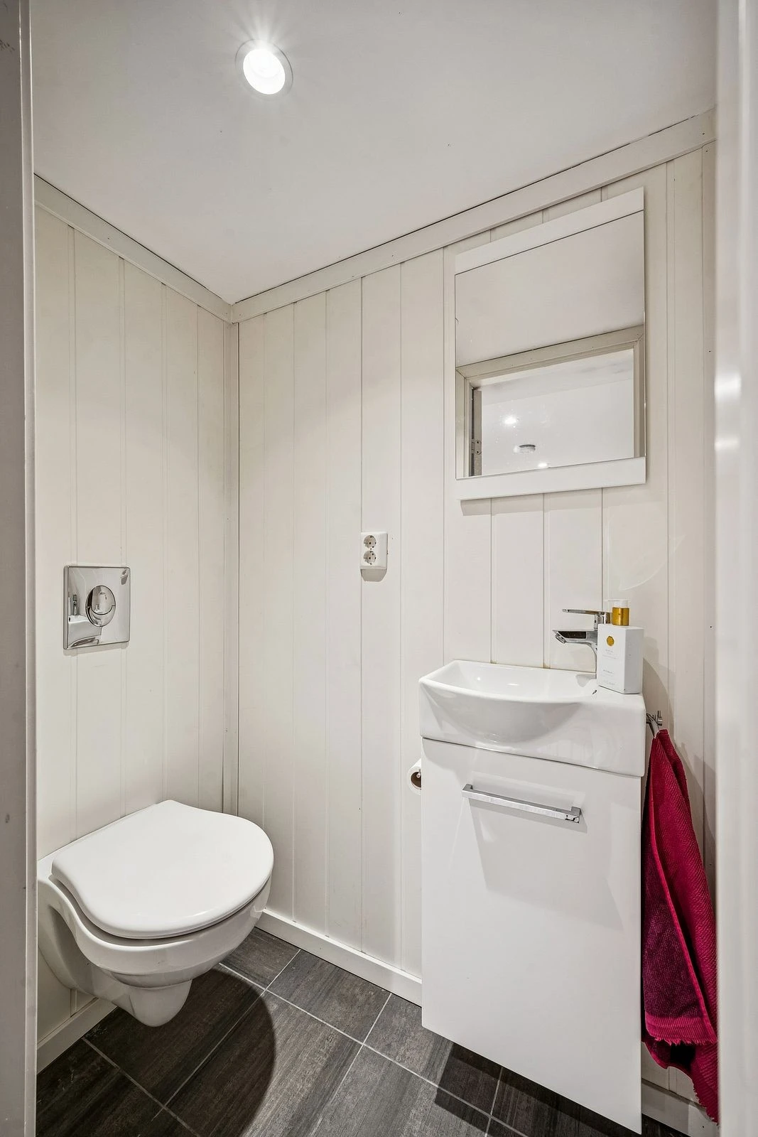 Rekkehuset har et praktisk separat toalett.