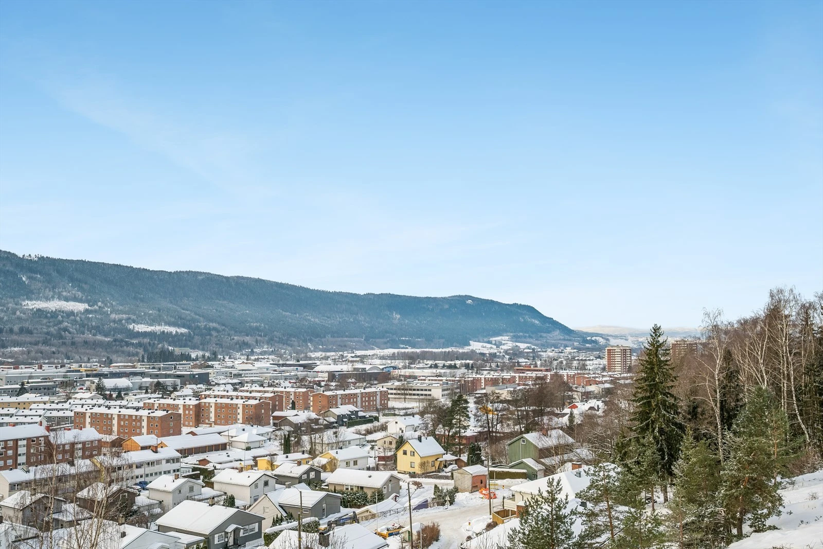 Utsikt over Drammen mot Eikerbygdene