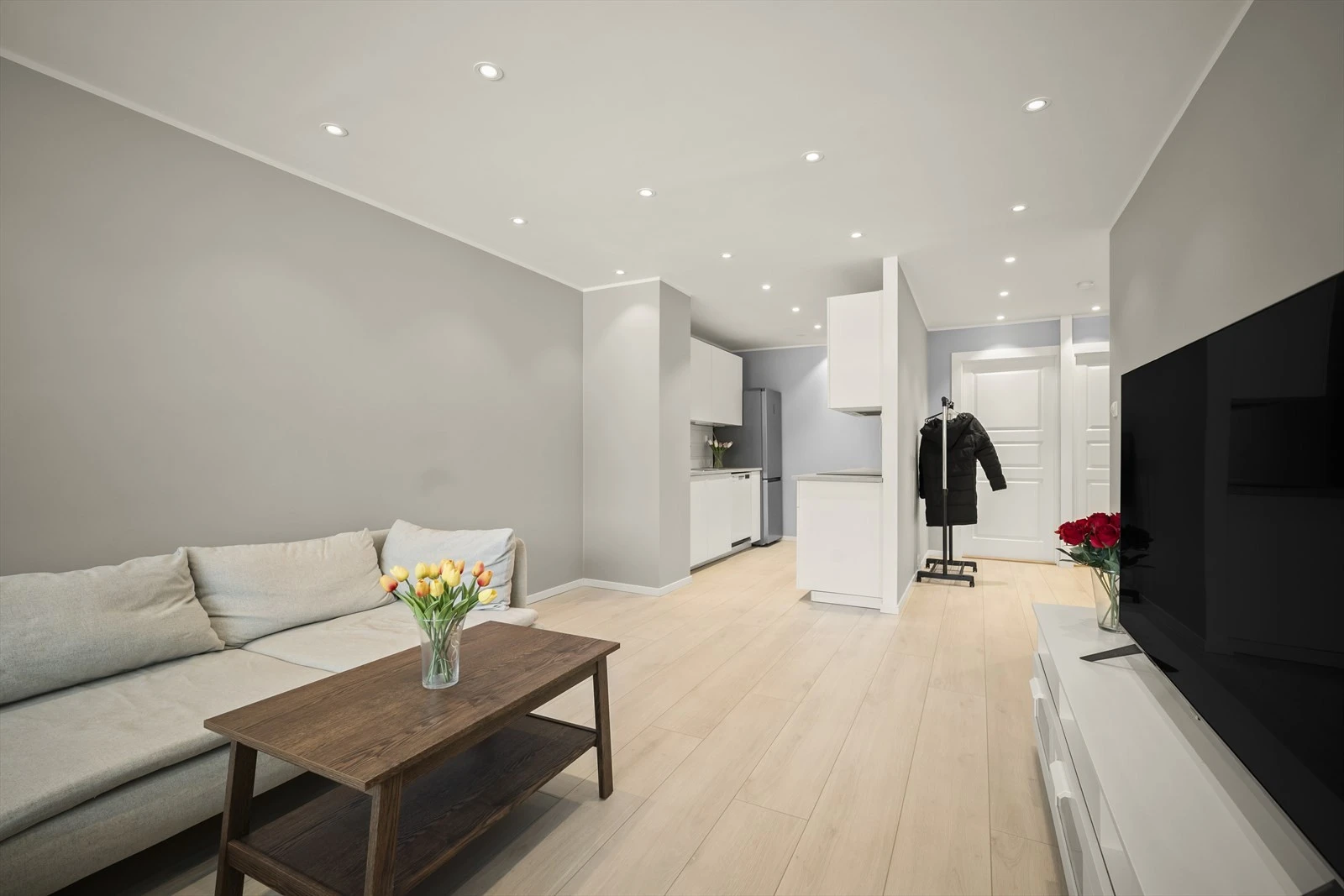 Perfekt samspill mellom stue og kjøkken.