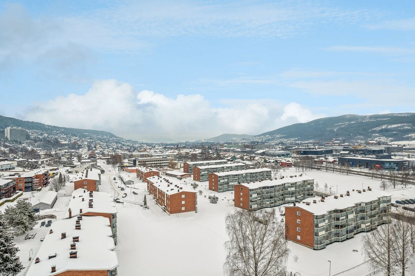 Trygt og oversiktlig bomiljø med god standard.
