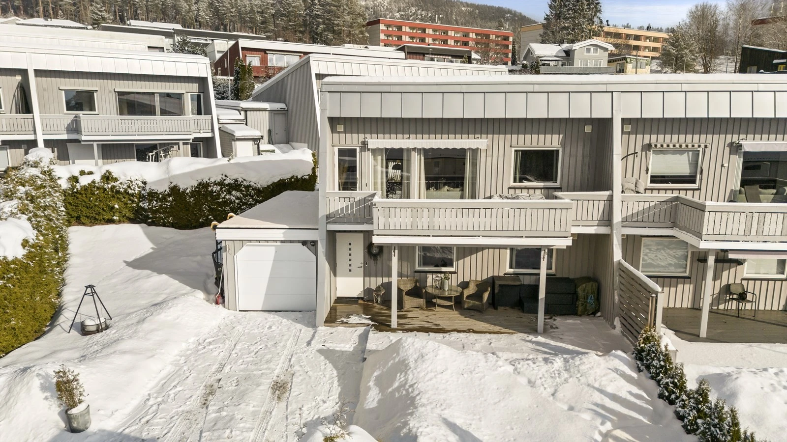 NBBO Eiendomsmegling v/Tomas Urbanik ønsker velkommen til visning i Mikkelsveien 24!